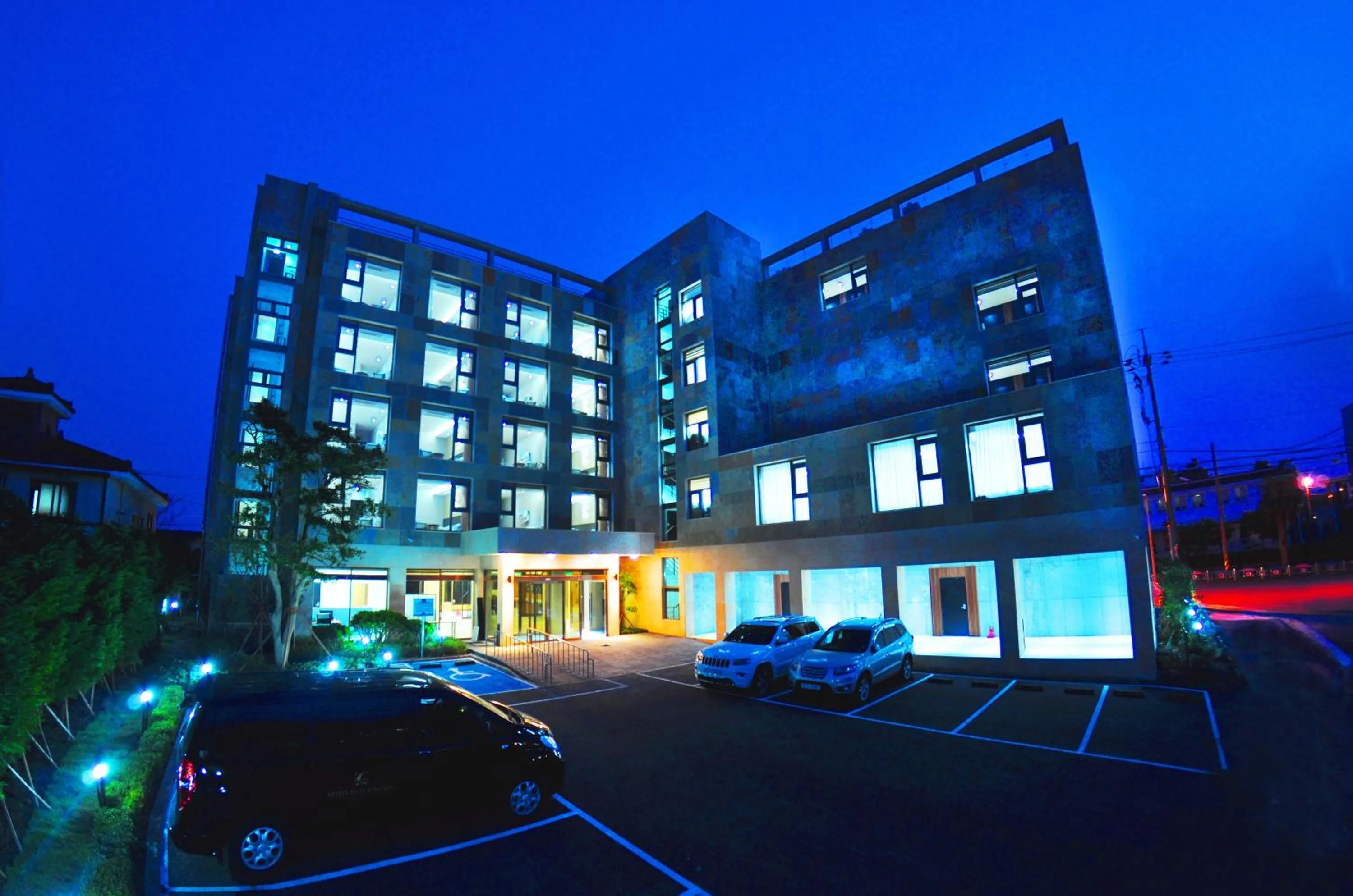 Facade/entrance in Black Sands Hotel Jeju