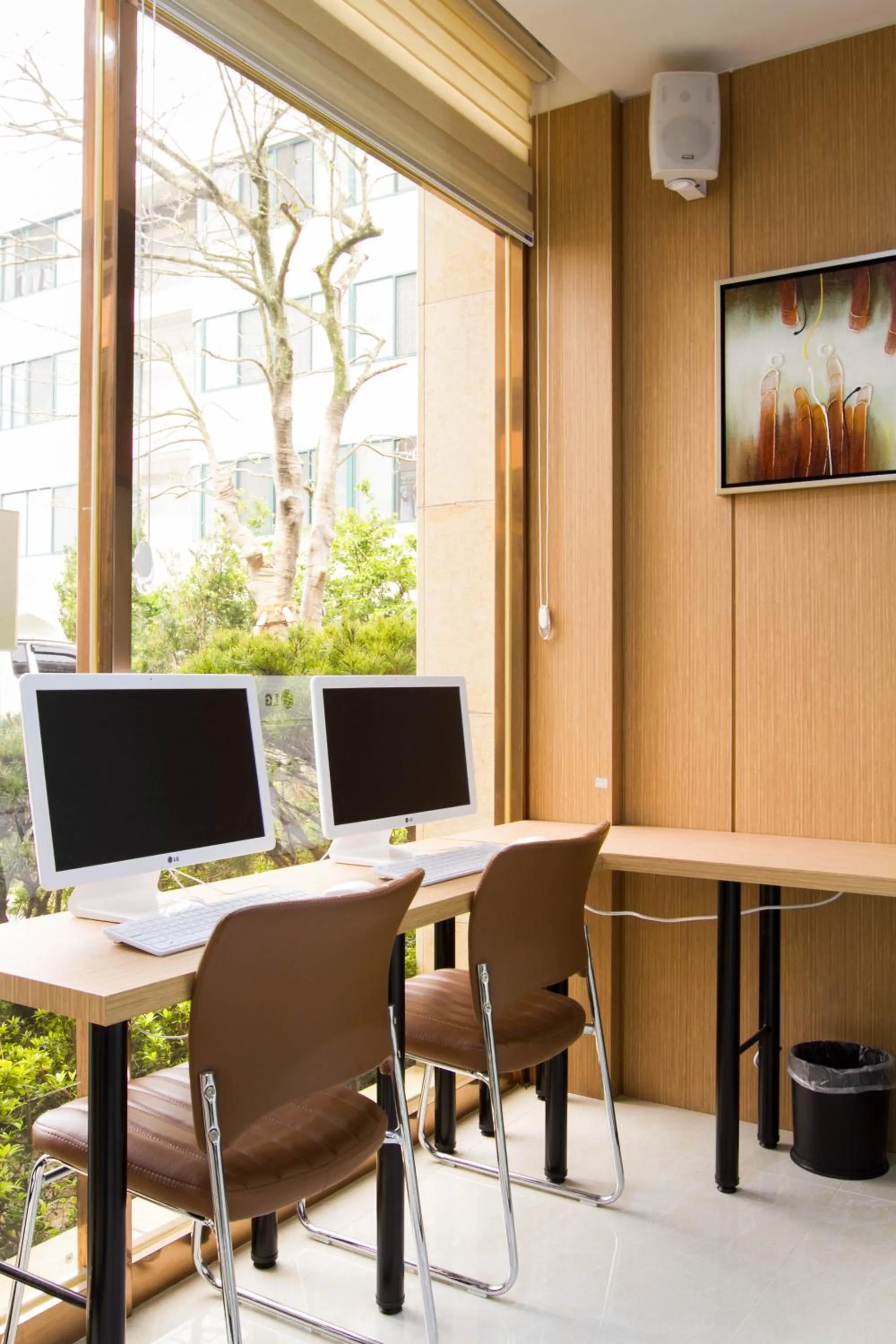 Business facilities in Black Sands Hotel Jeju