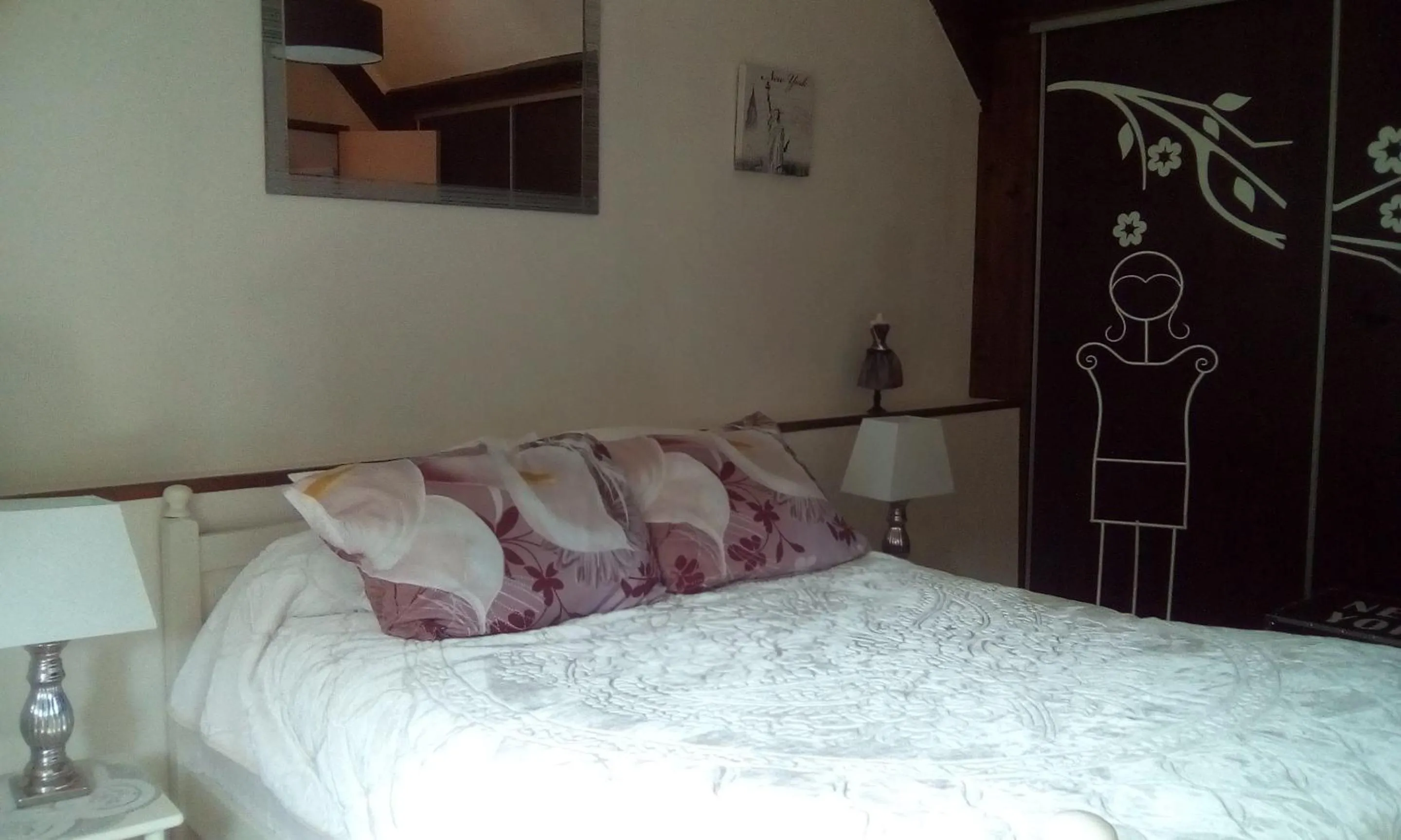 Bed in Fleur De Soleil