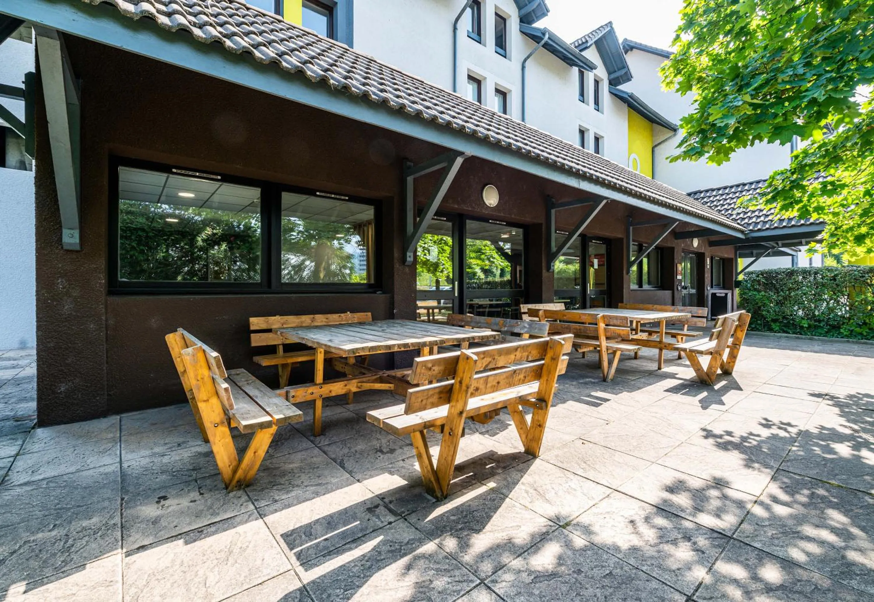 Patio in B&B HOTEL CHAMBERY La Cassine