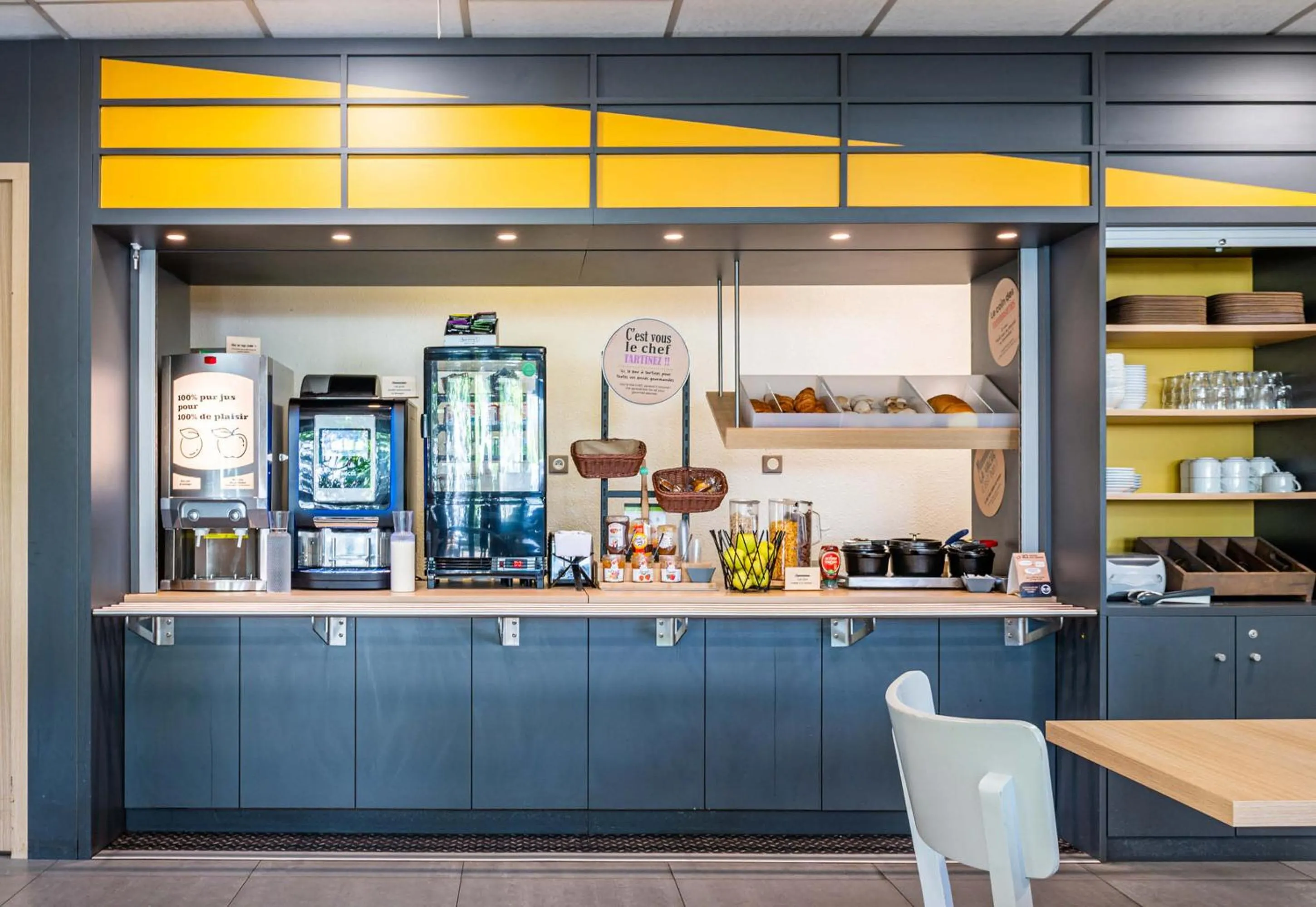 Breakfast in B&B HOTEL CHAMBERY La Cassine