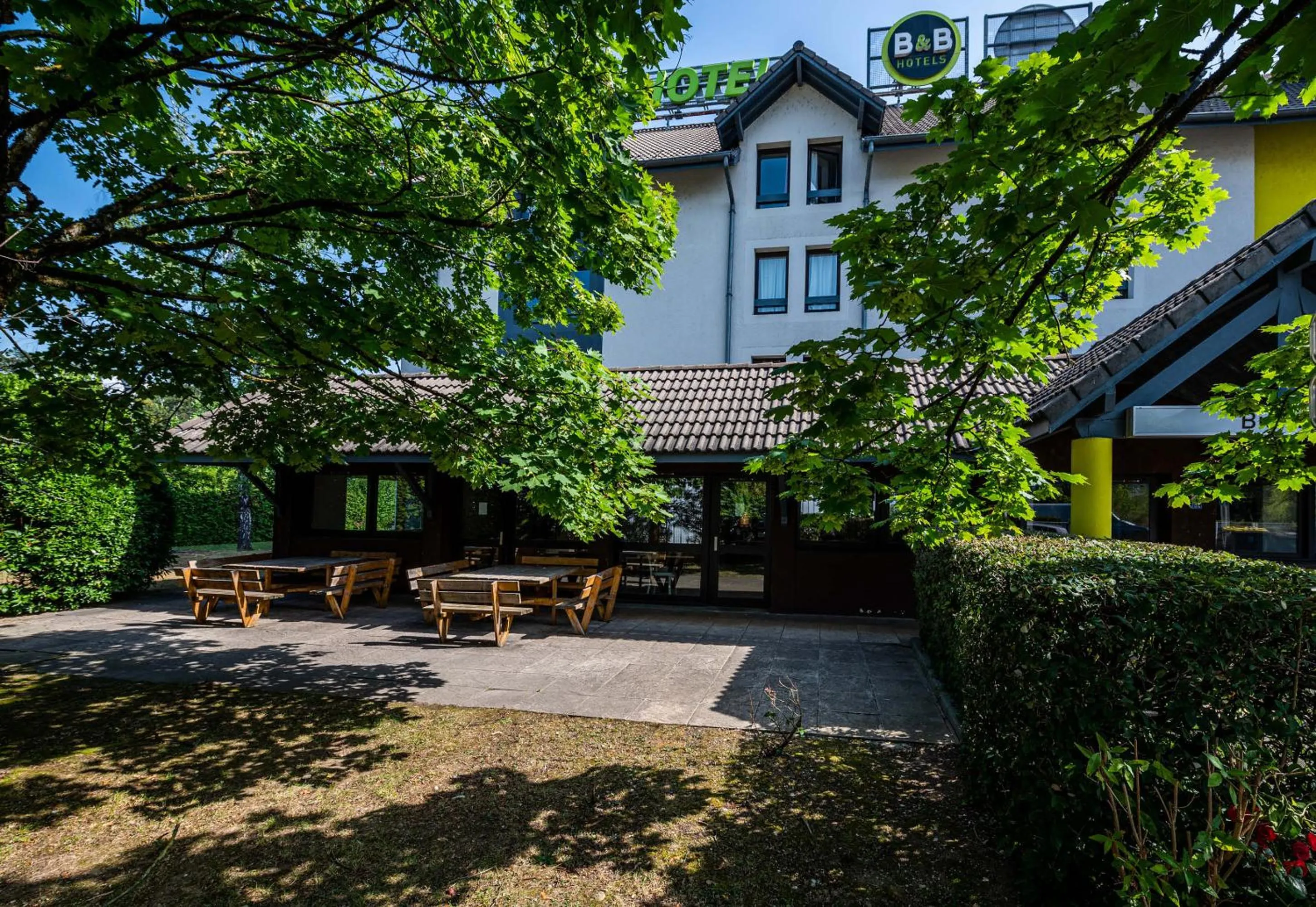 Patio in B&B HOTEL CHAMBERY La Cassine