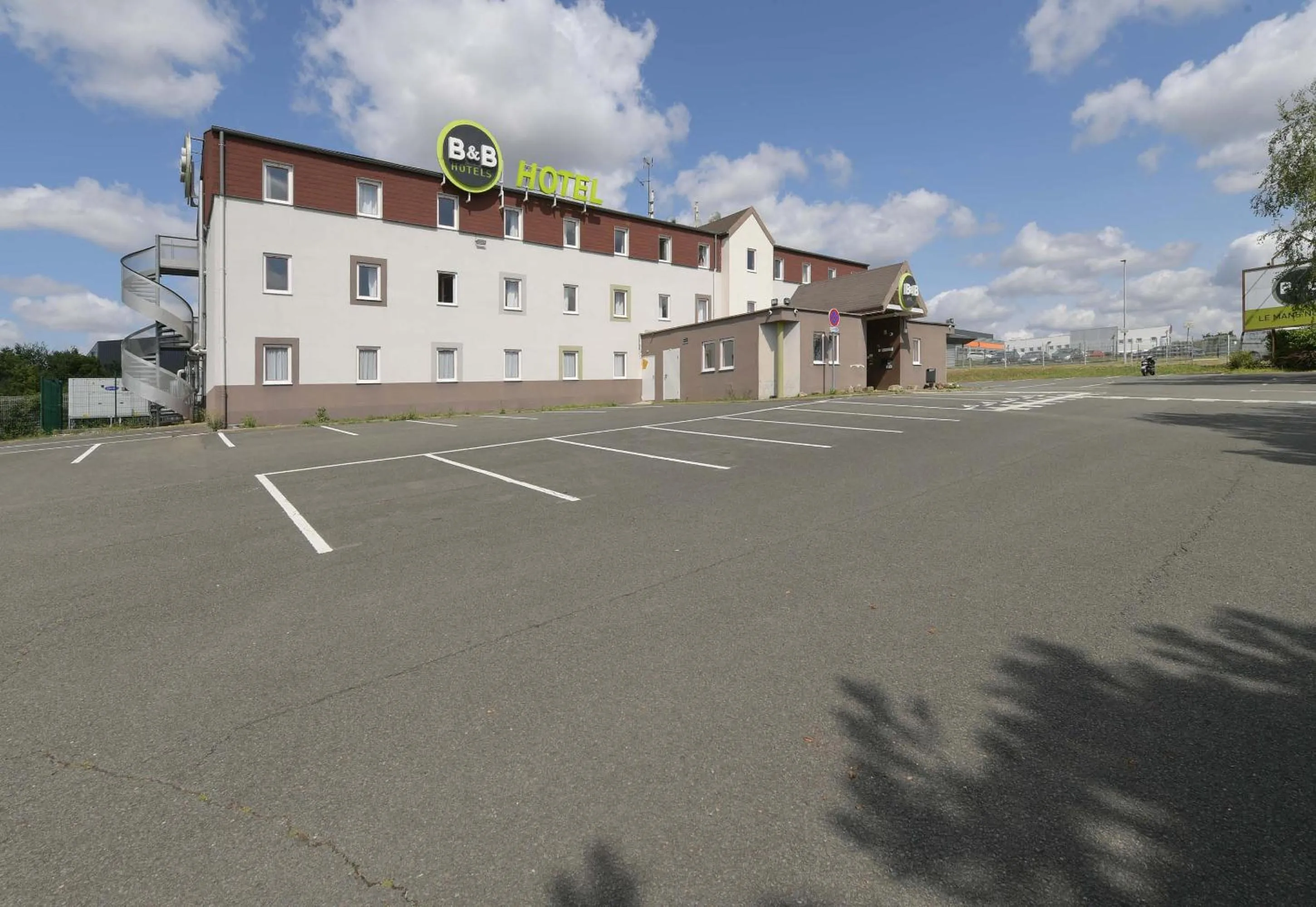 Property building in B&B HOTEL Le Mans Nord 1