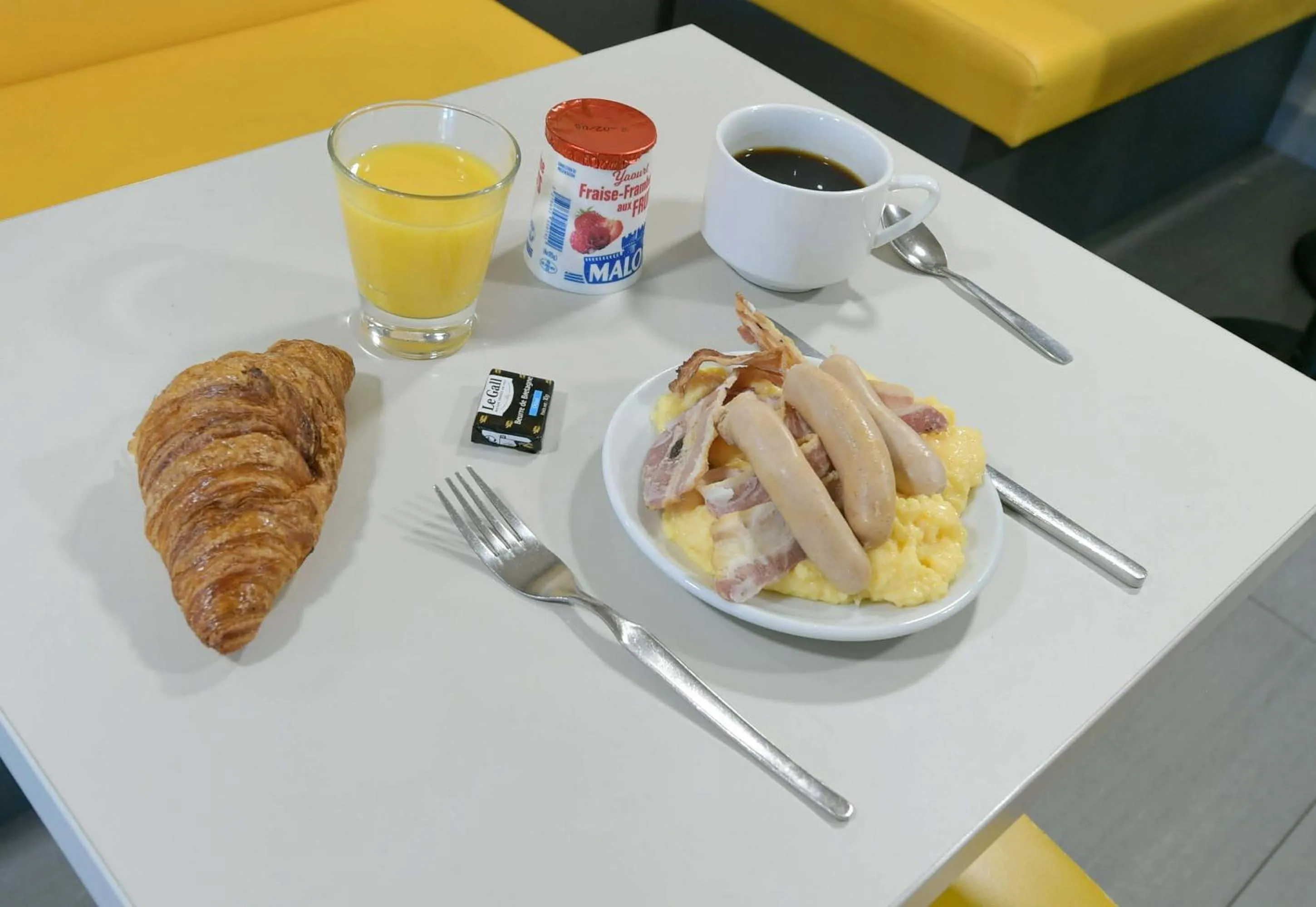 Breakfast in B&B HOTEL Le Mans Nord 1