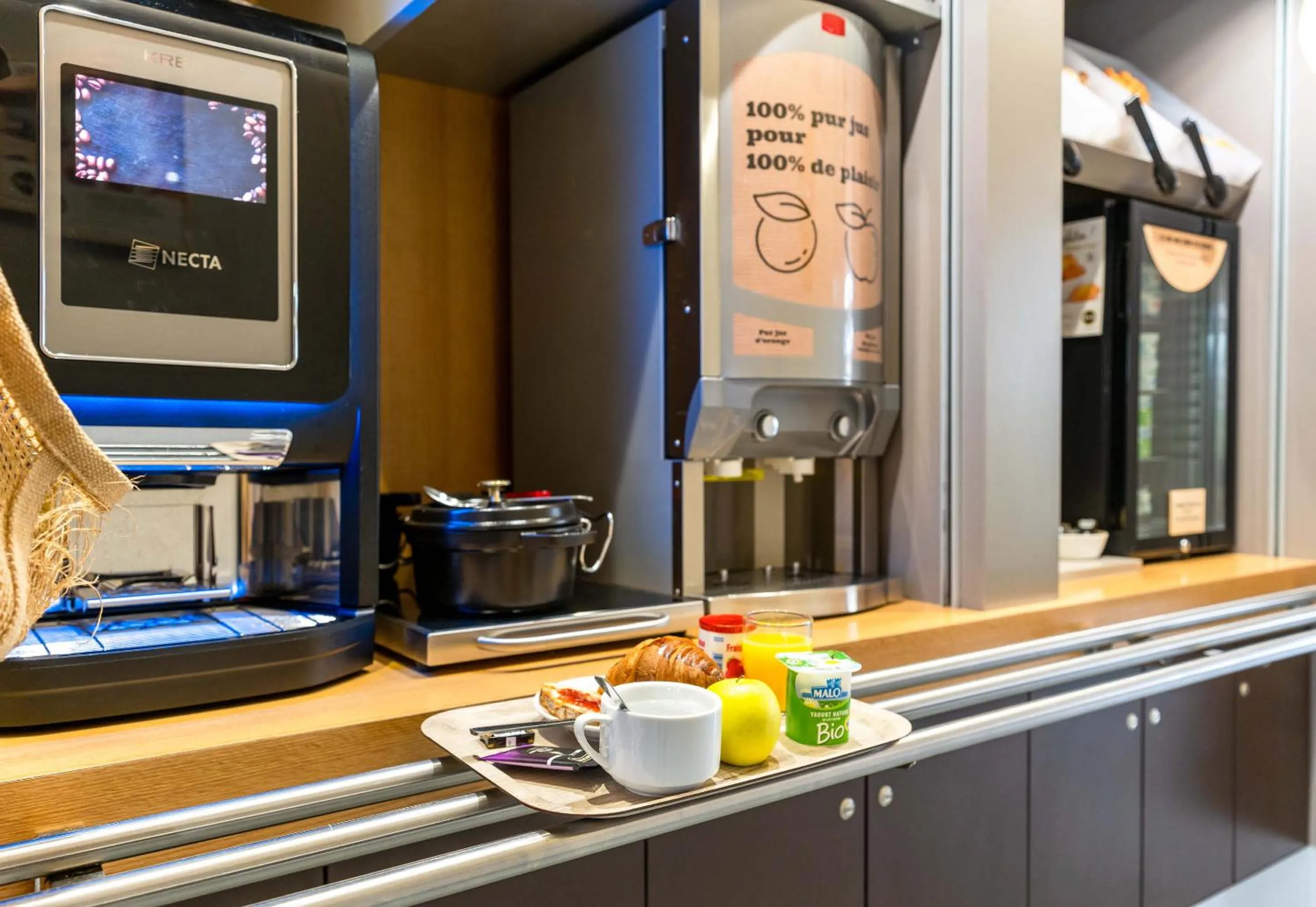 Breakfast in B&B HOTEL Le Mans Nord 1