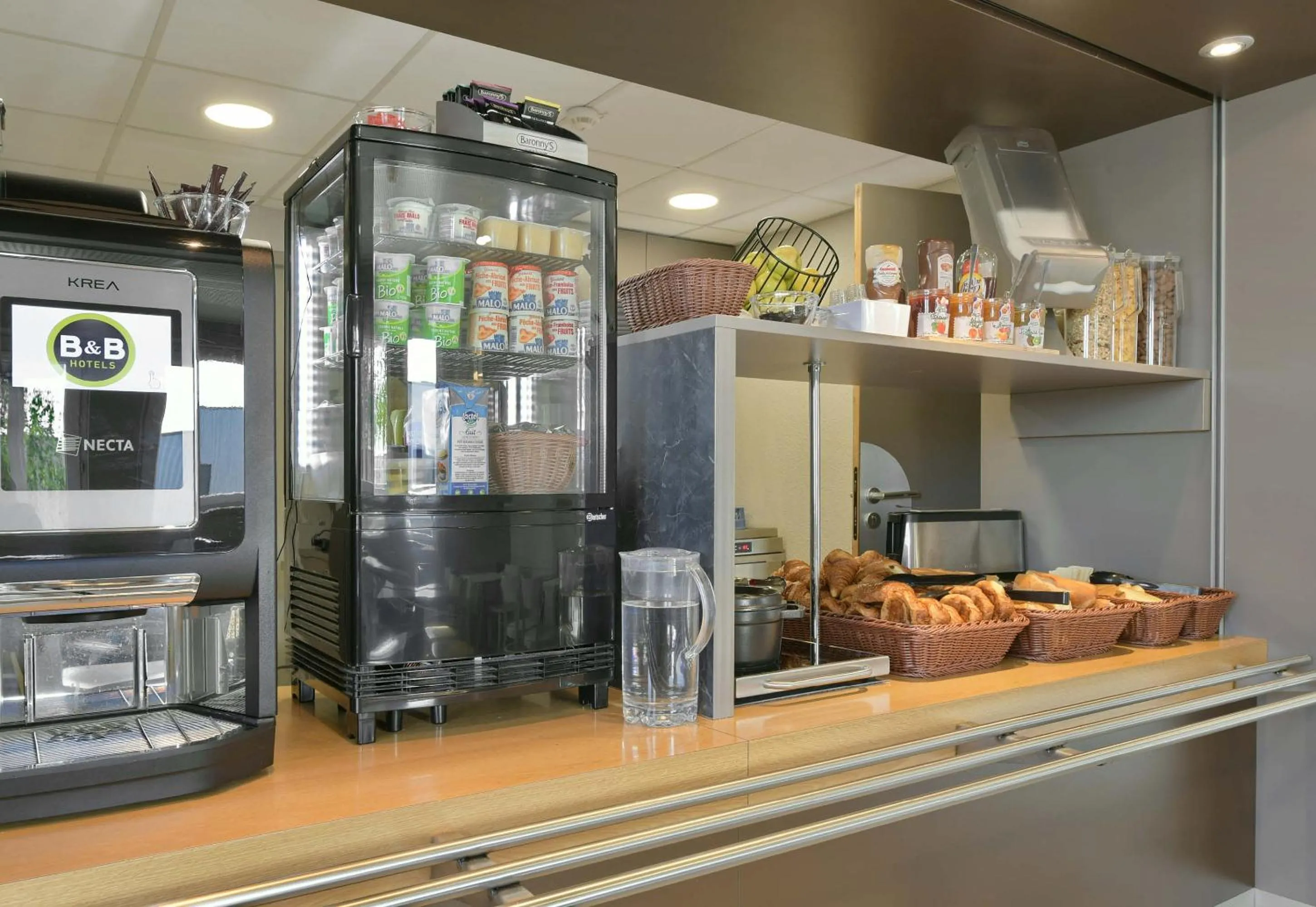 Breakfast in B&B HOTEL Le Mans Nord 1