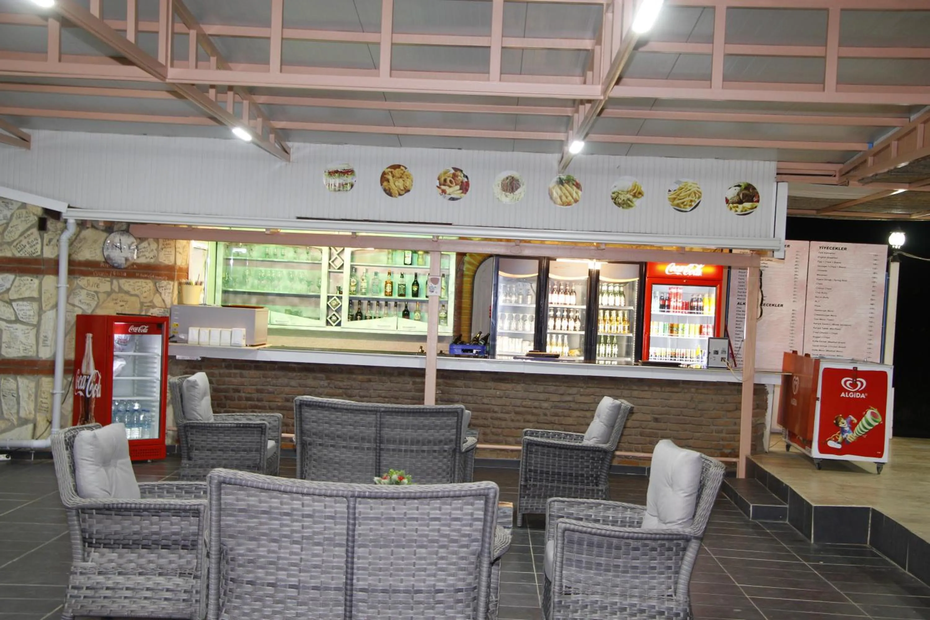 Restaurant/places to eat in Sunset Village