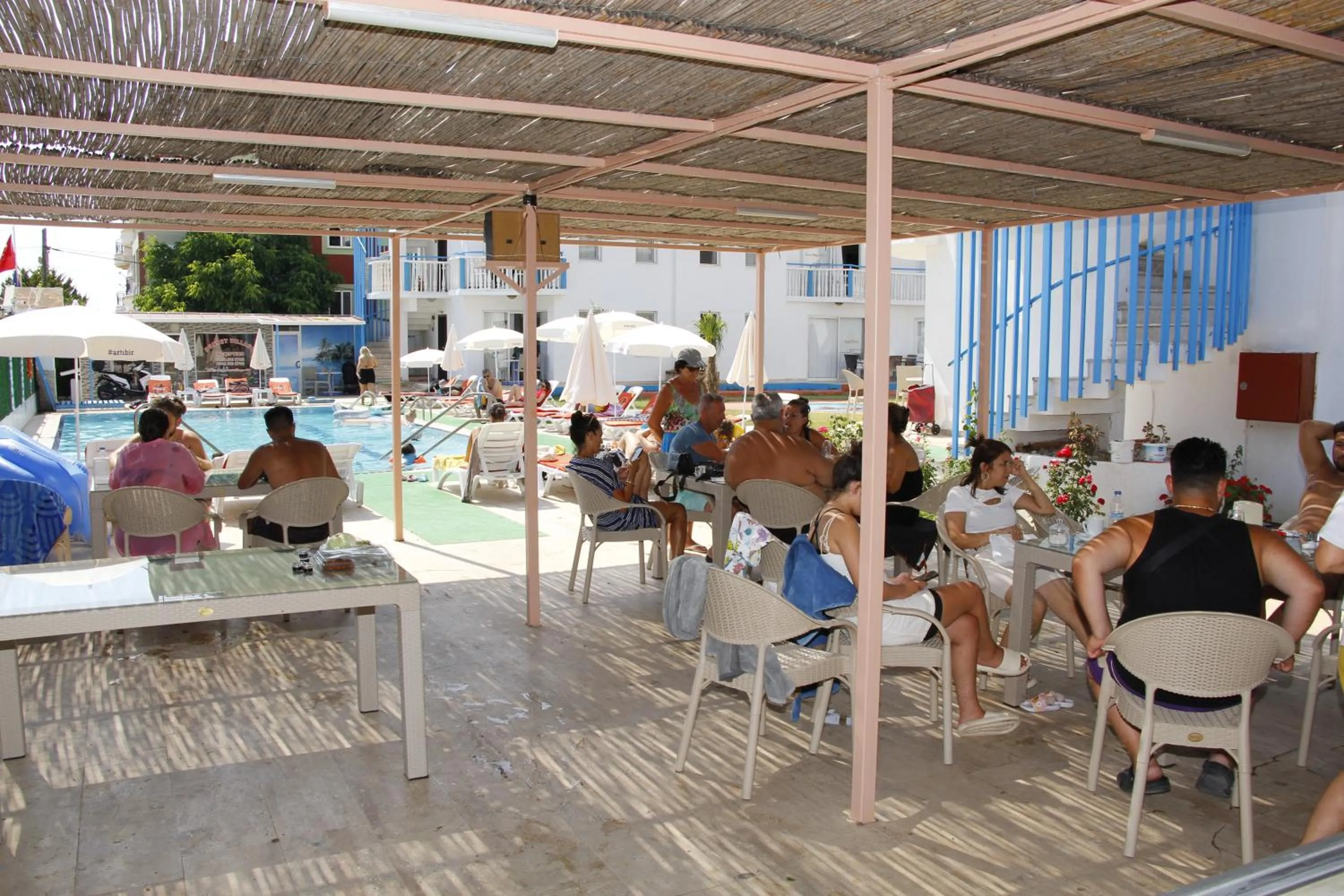 Restaurant/places to eat in Sunset Village