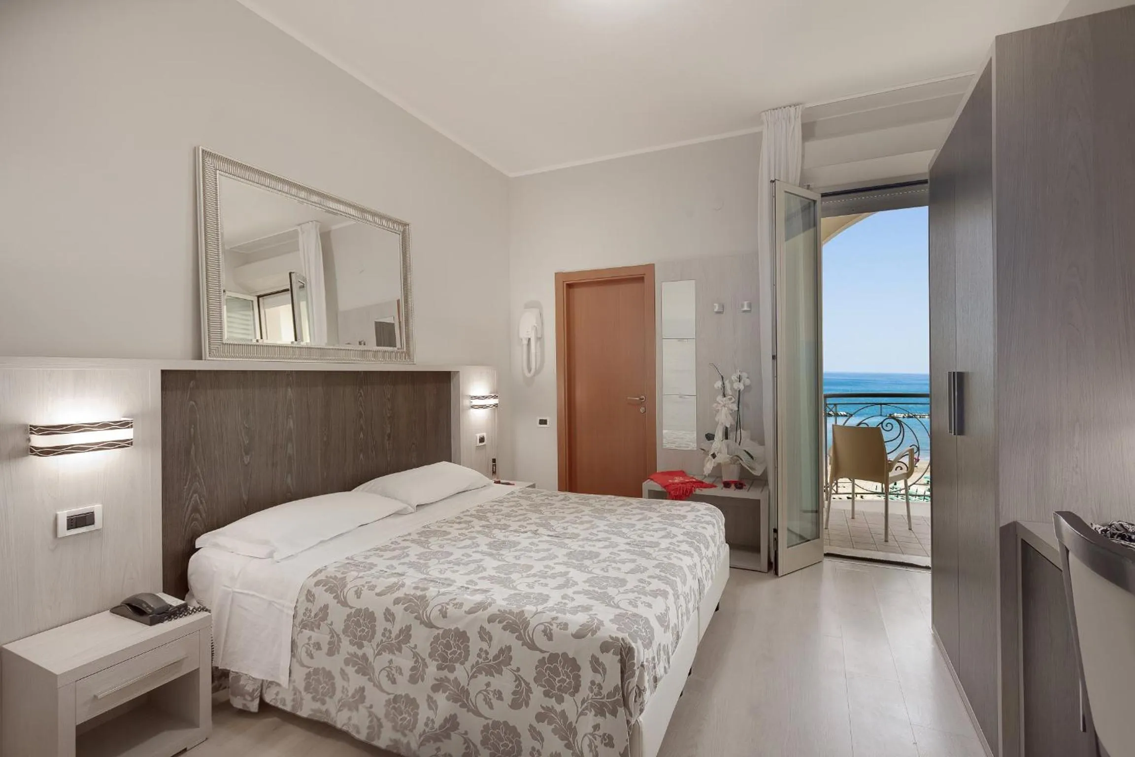 Sea view, Bed in Hotel San Giorgio