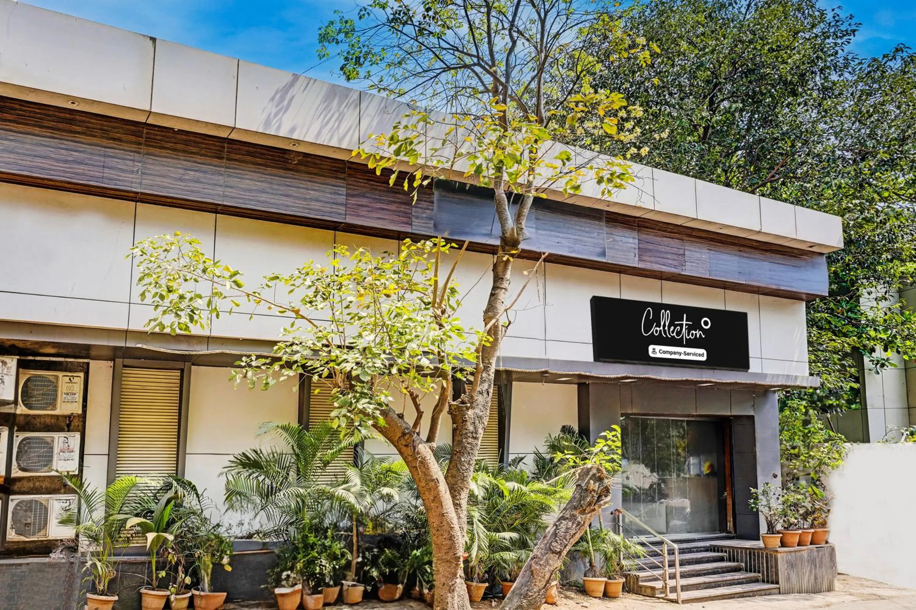 Facade/entrance in Super Collection O Airport Metro Andheri East