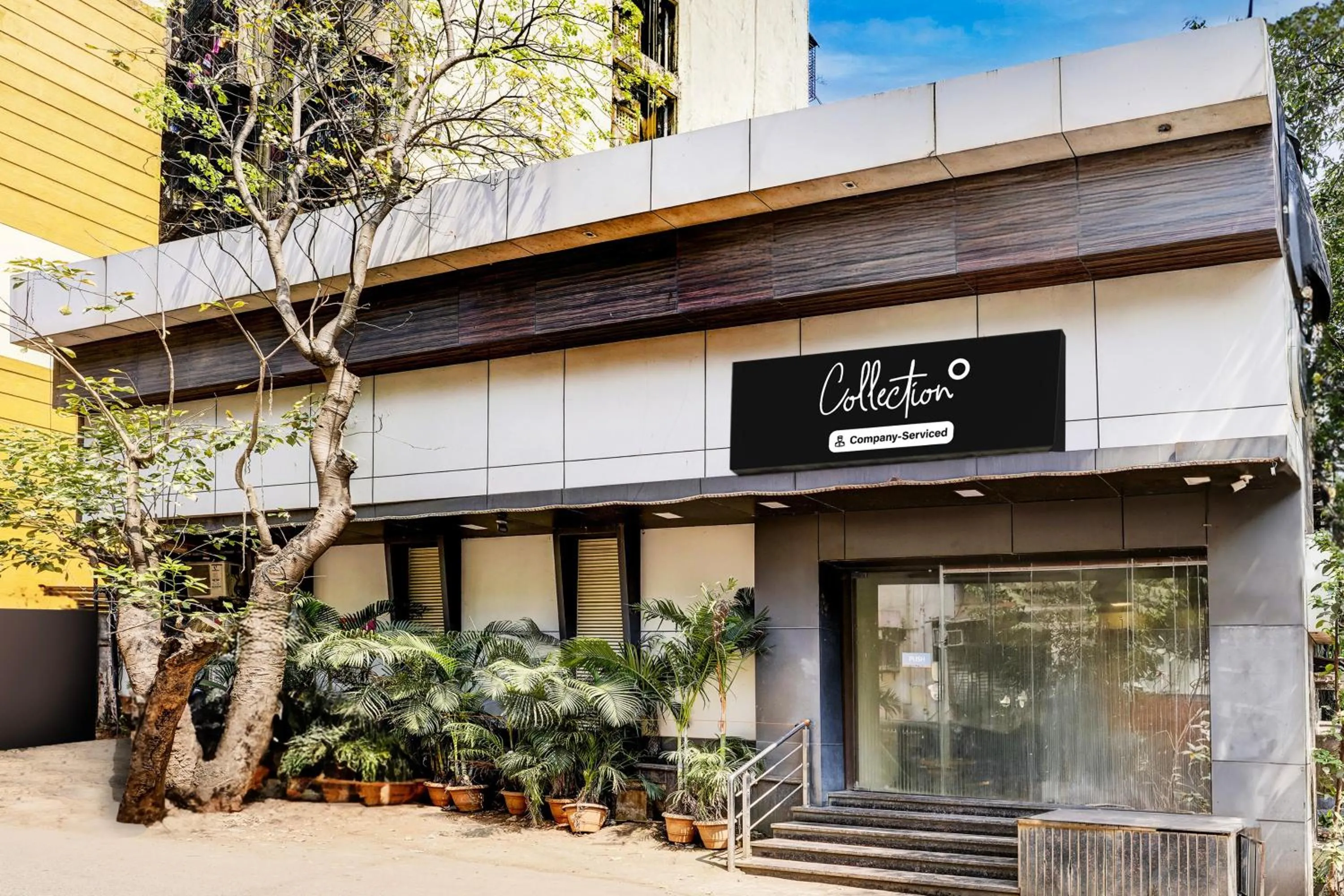 Facade/entrance in Super Collection O Airport Metro Andheri East