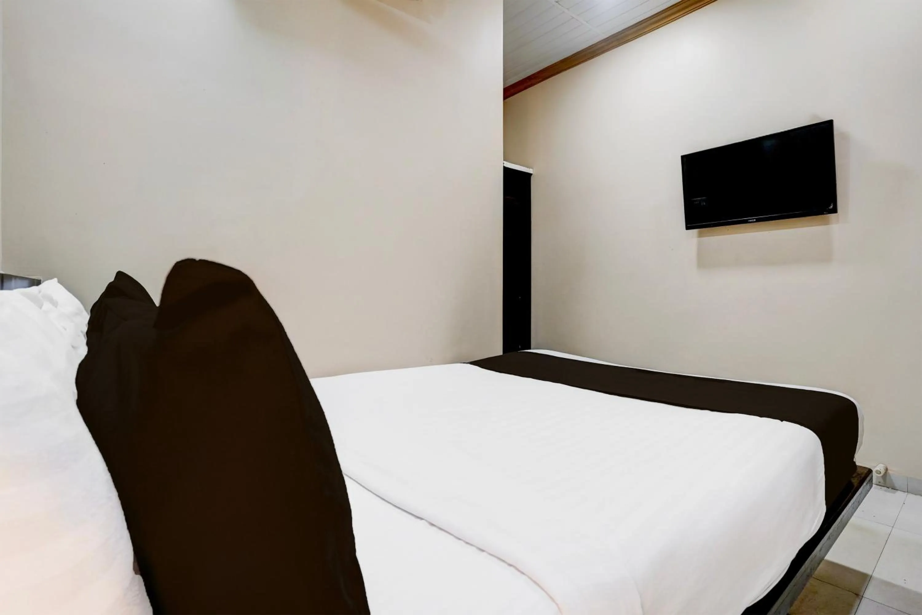 Bedroom, Bed in Super Collection O Airport Metro Andheri East