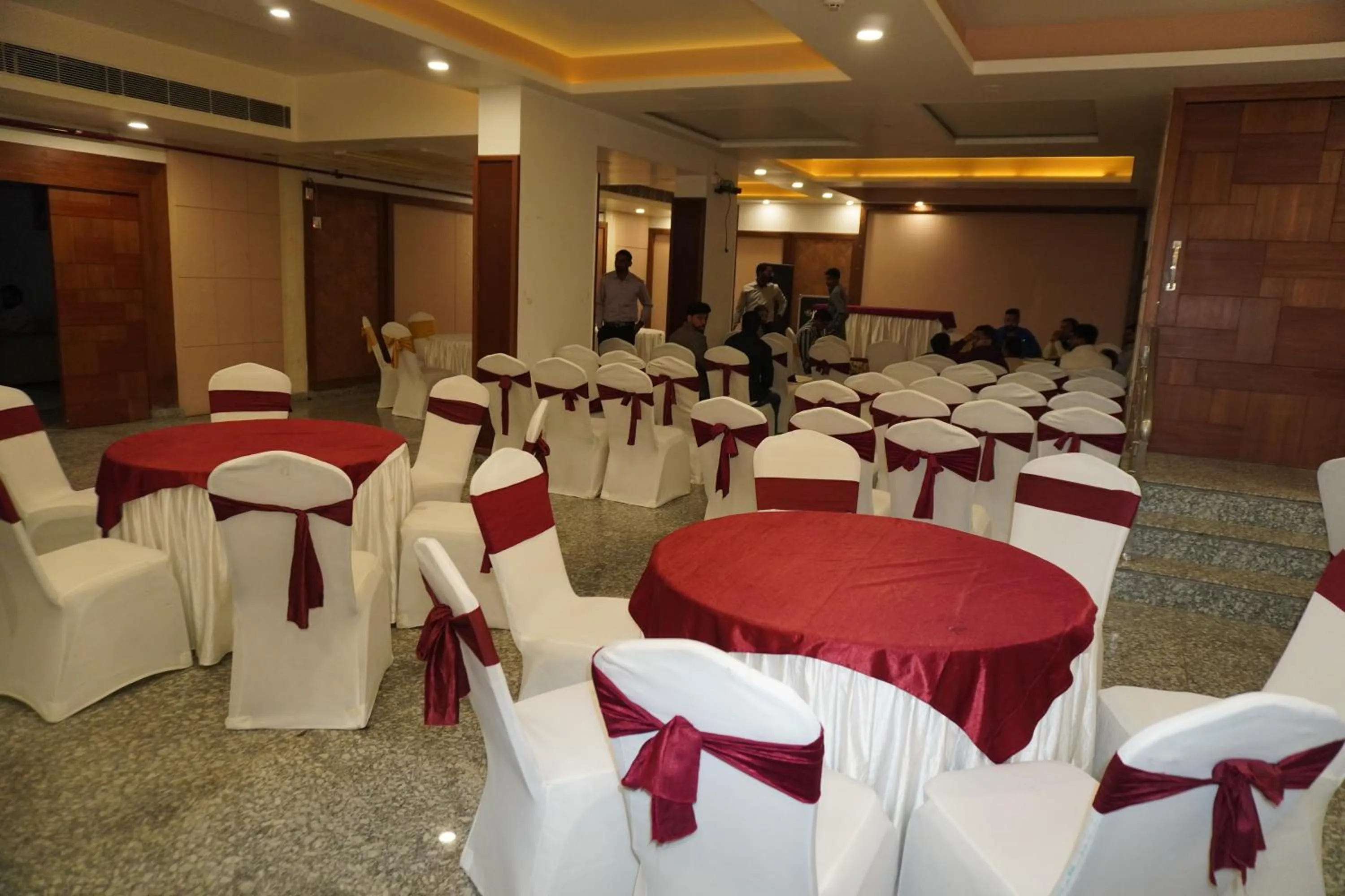 Restaurant/places to eat in Hotel Nilax