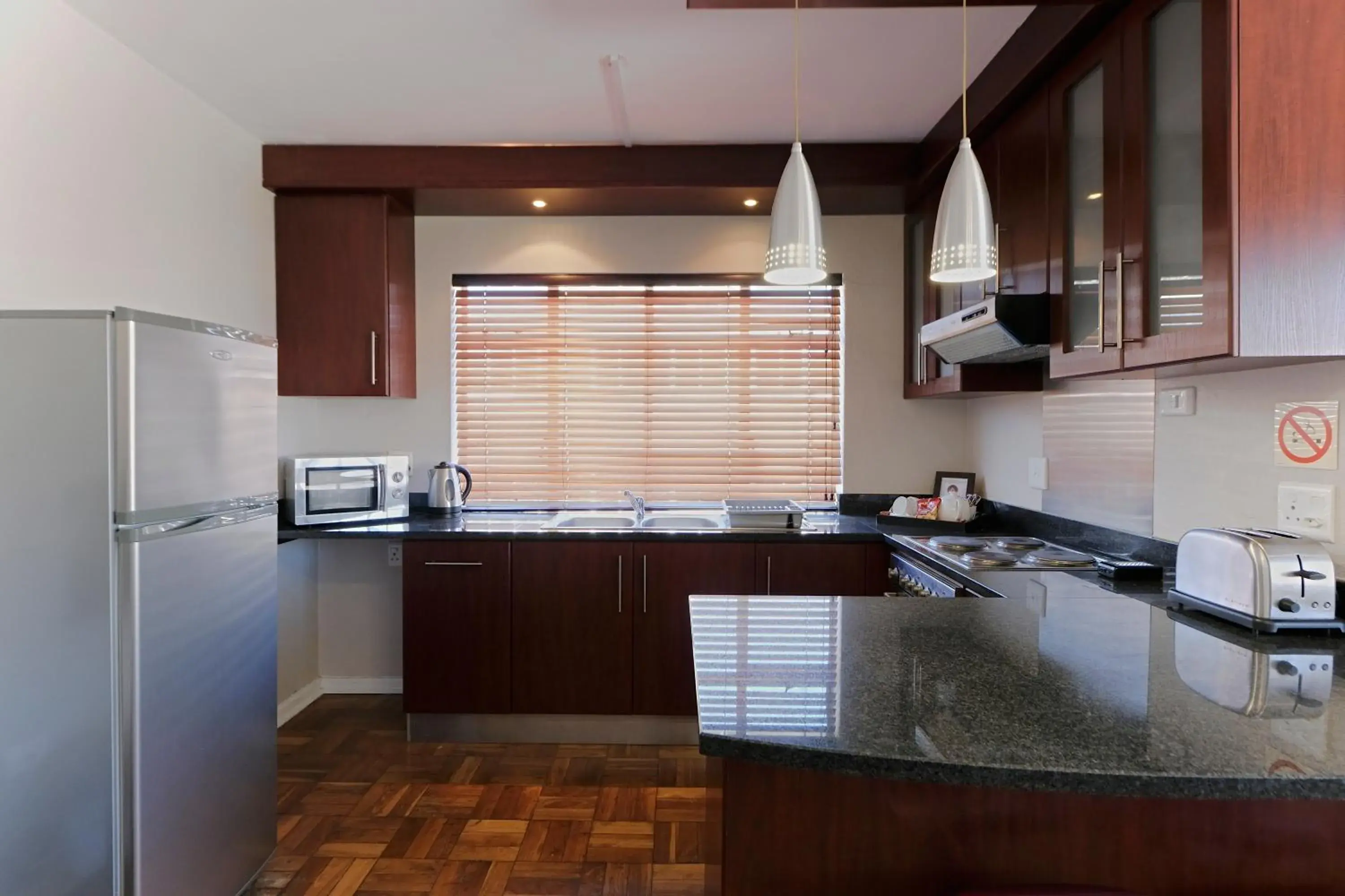 One-Bedroom Apartment - single occupancy in 10 on Cape Self Catering Apartments One-Bedroom Apartment - single occupancy in 10 on Cape Self Catering Apartments