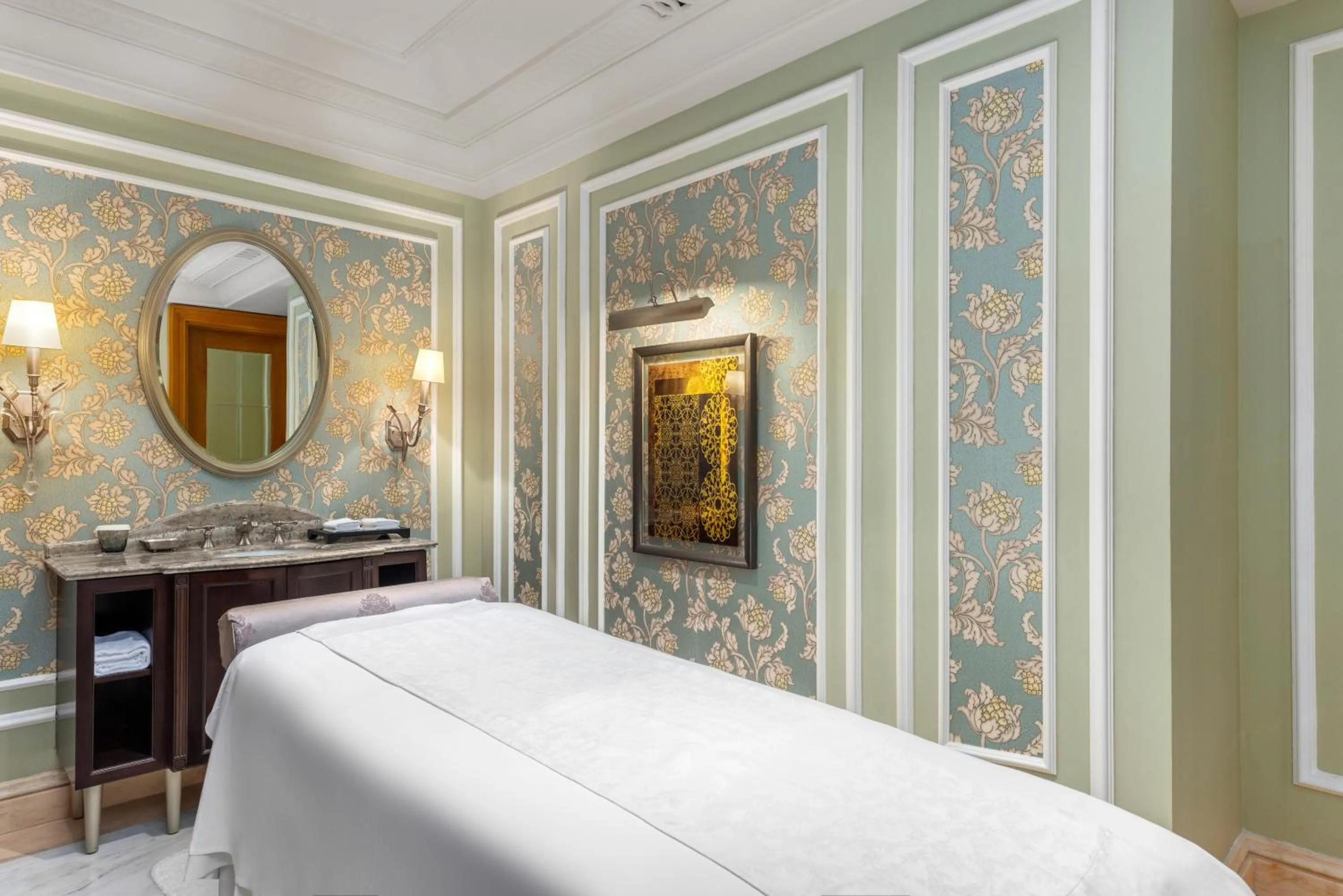 Massage, Bed in Al Habtoor Palace - Preferred Hotels & Resorts