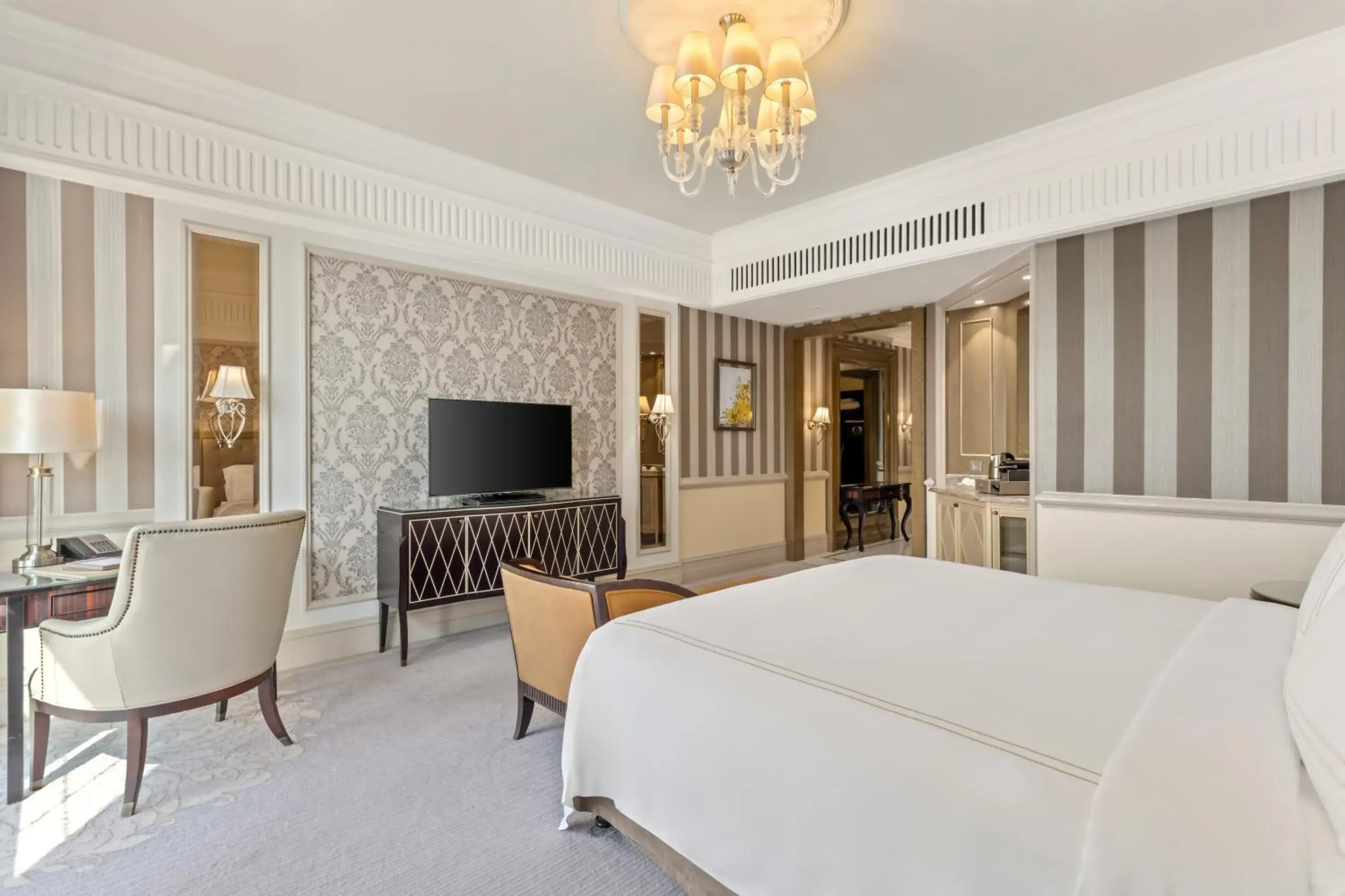 Deluxe King Room - Mobility Accessible in Al Habtoor Palace - Preferred Hotels & Resorts Deluxe King Room - Mobility Accessible in Al Habtoor Palace - Preferred Hotels & Resorts