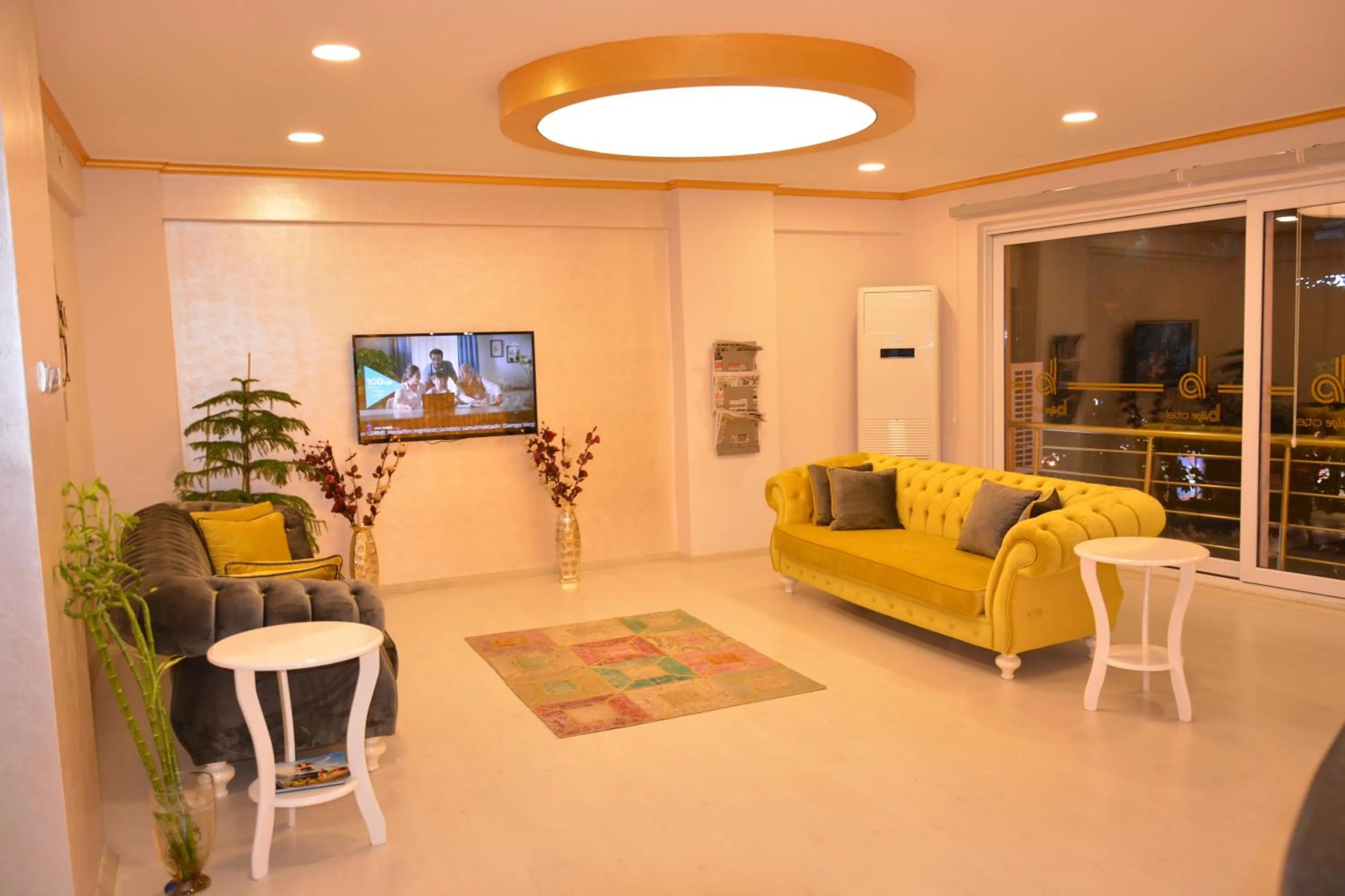 Lobby or reception in Bilge Suite Hotel