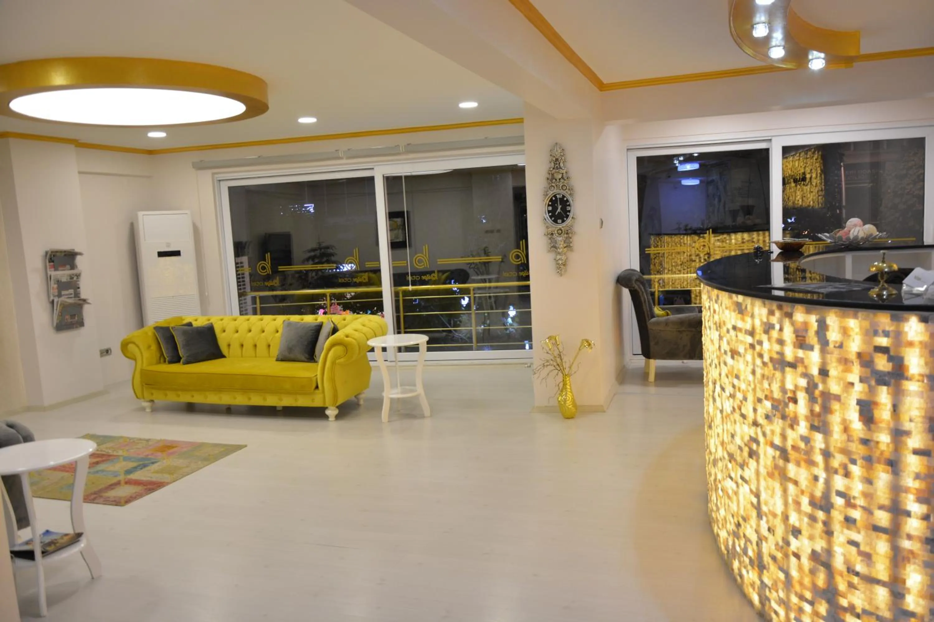 Lobby or reception in Bilge Suite Hotel