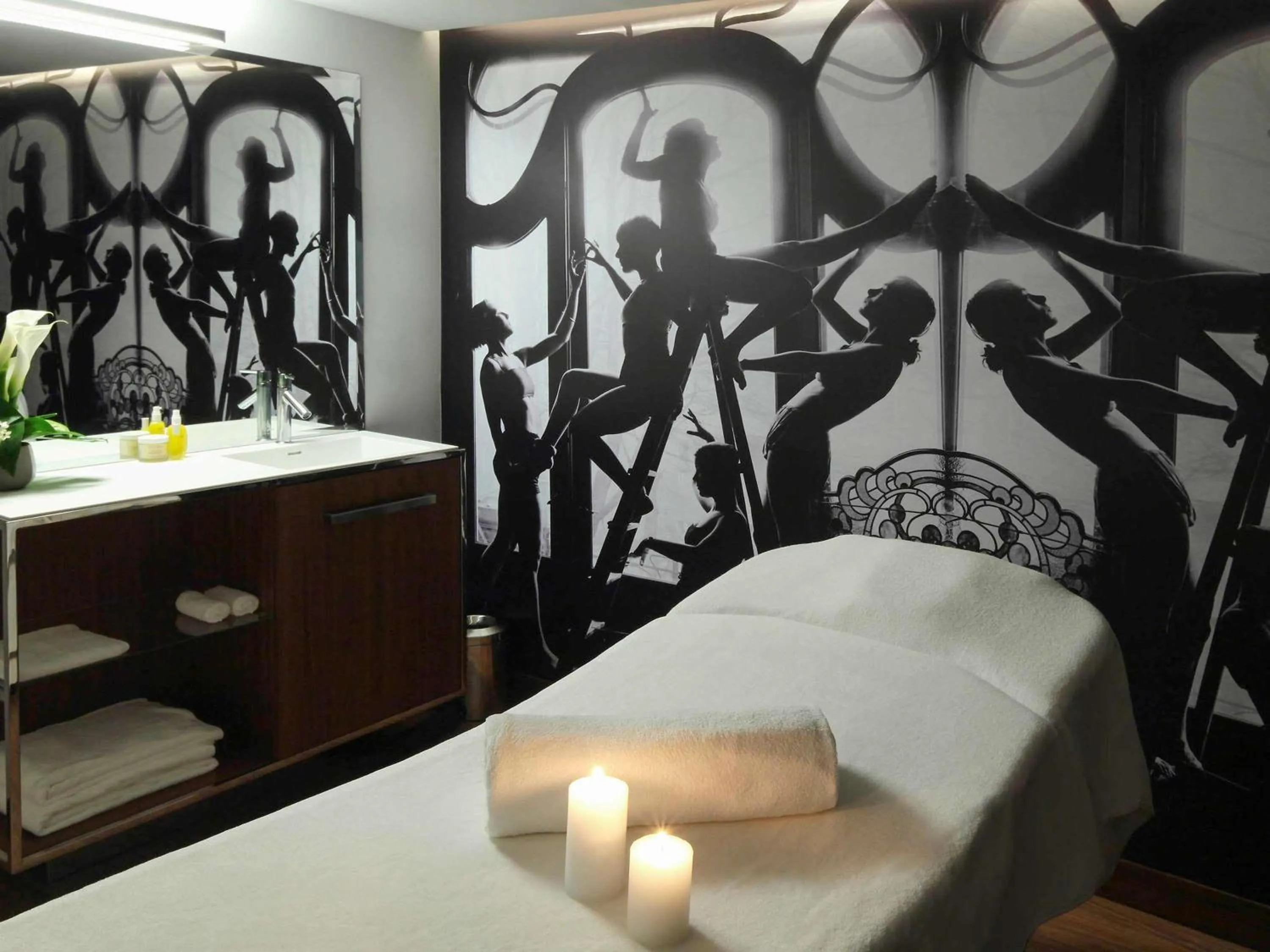 Spa and wellness centre/facilities in Boutet Bastille Hotel Paris - MGallery Collection