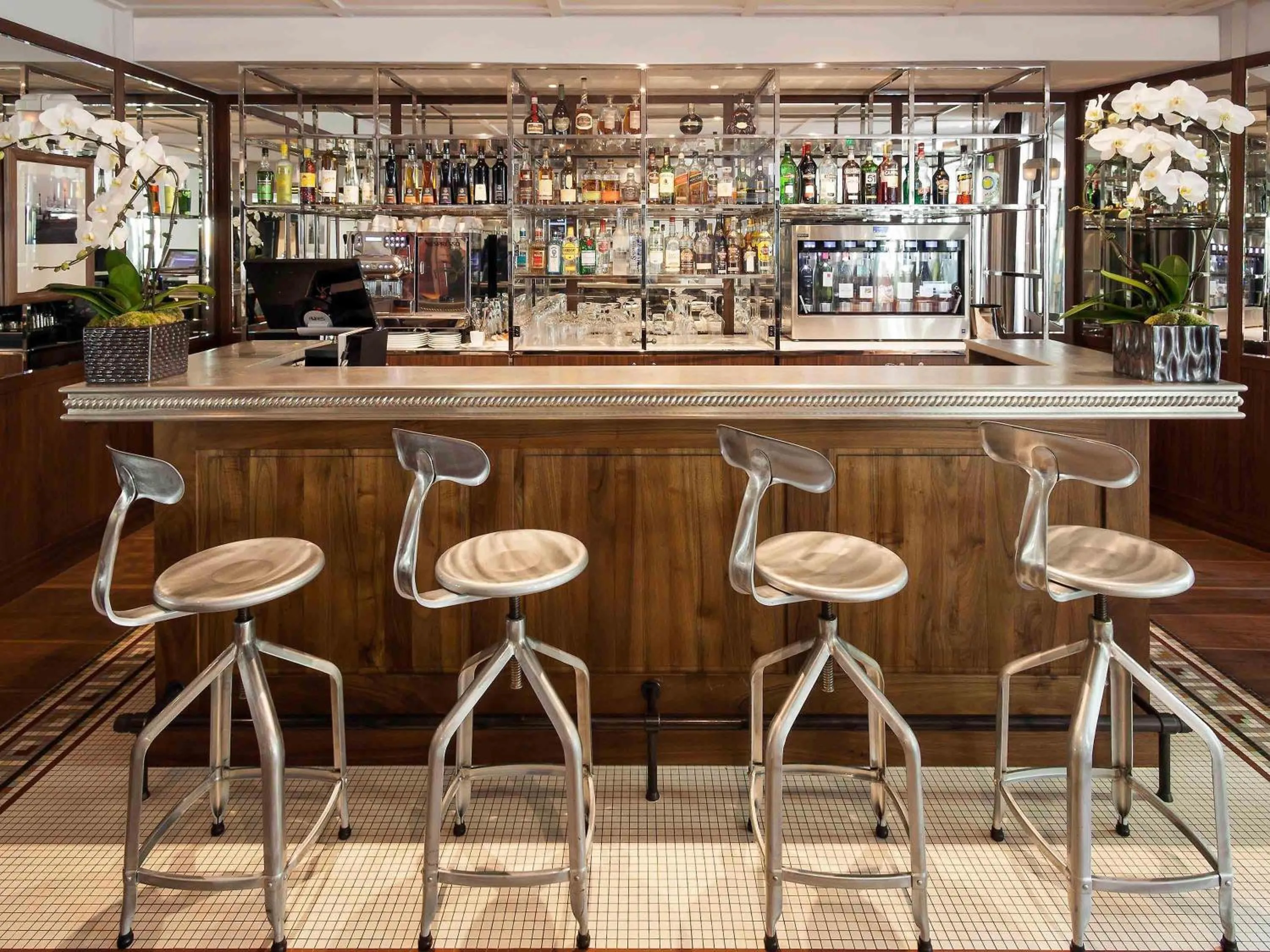 Lounge or bar in Boutet Bastille Hotel Paris - MGallery Collection