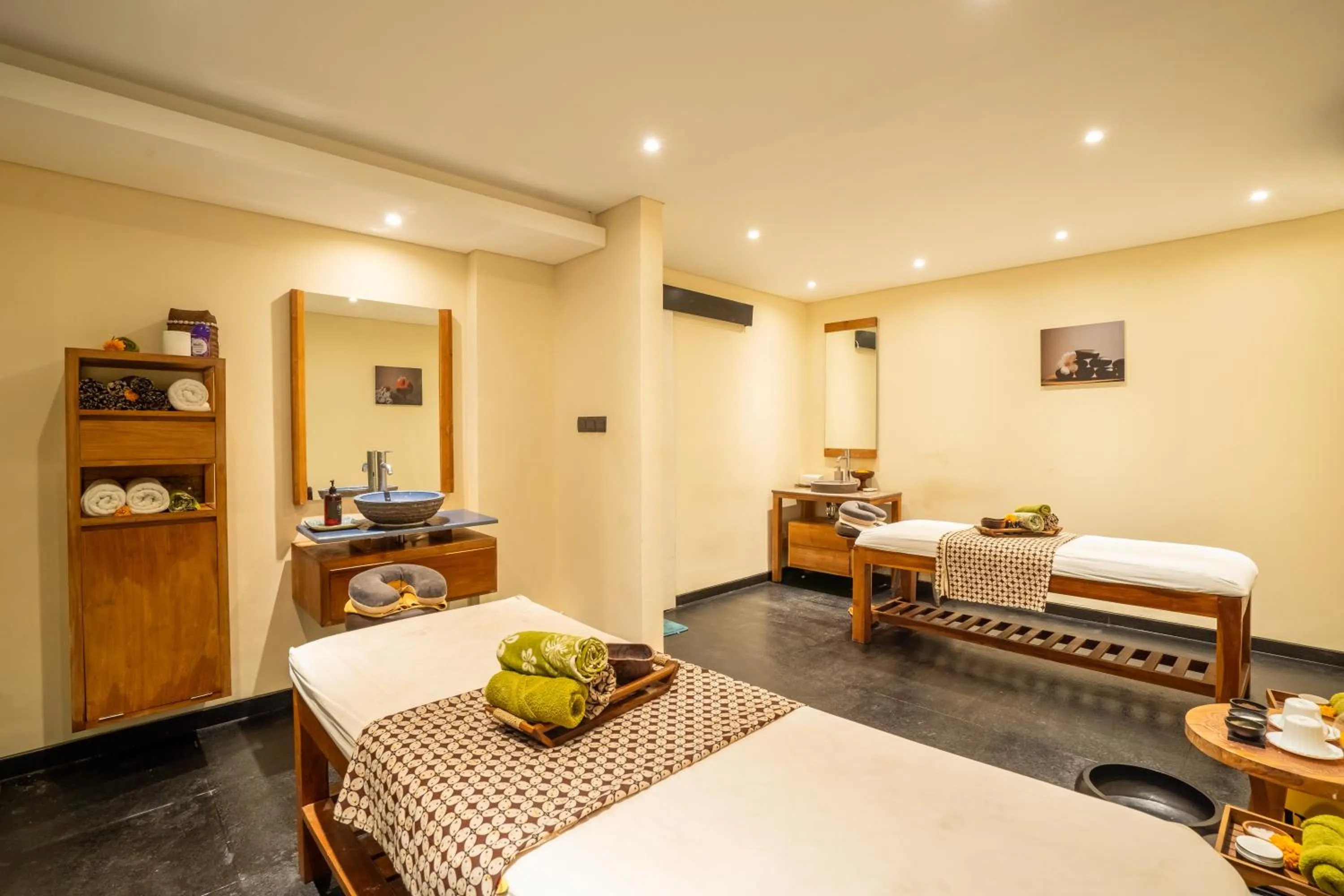 Spa and wellness centre/facilities, Bed in Kamaniiya Petitenget Seminyak