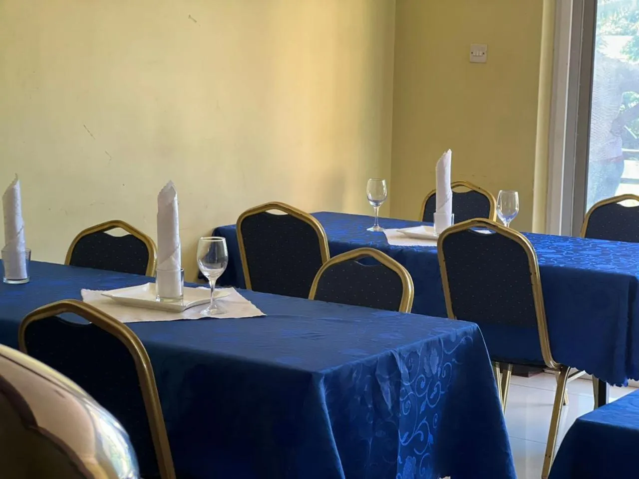Restaurant/places to eat in Hotel Royal Nest Entebbe