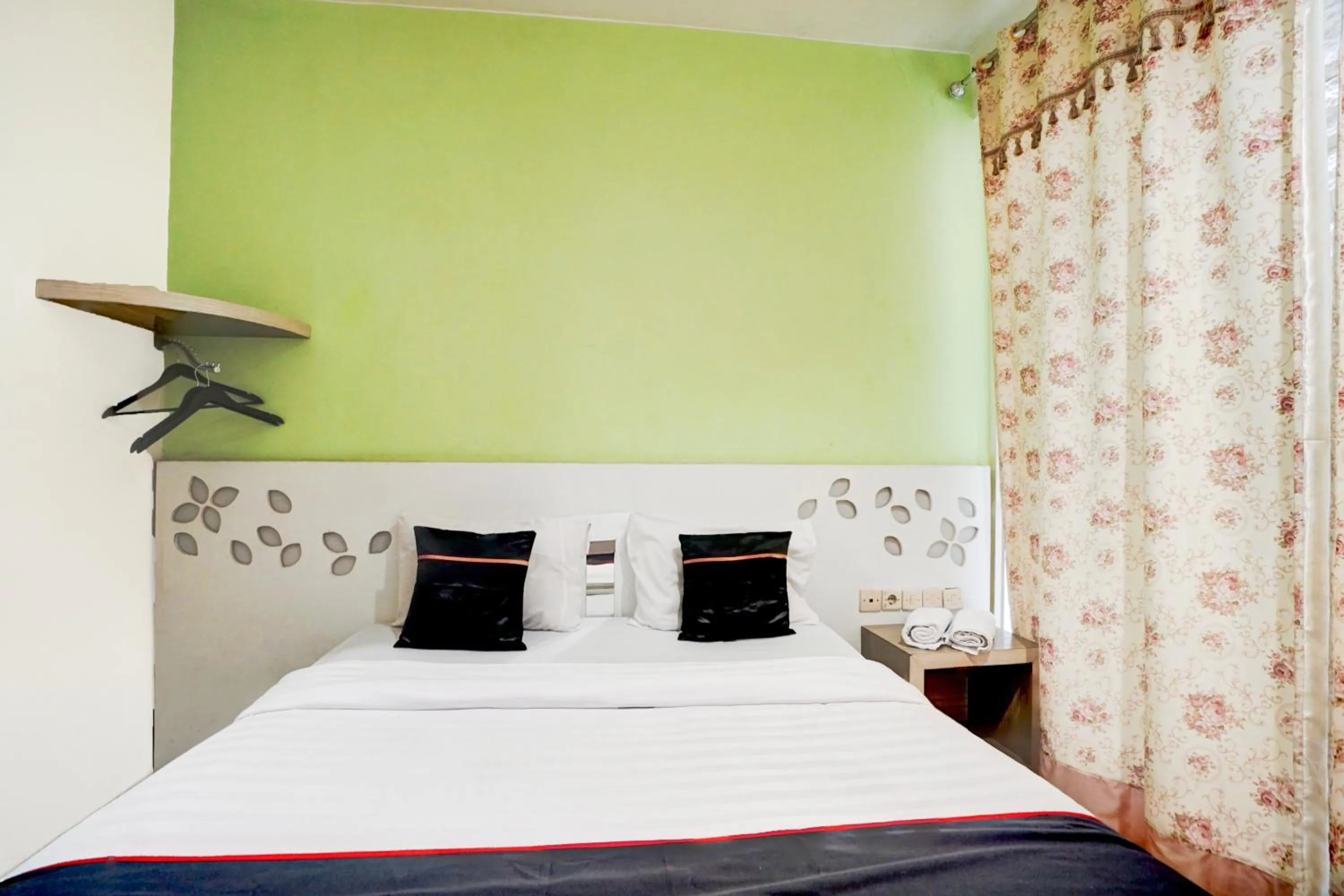 Bed in Hotel O Symphony Homestay Tlogomas