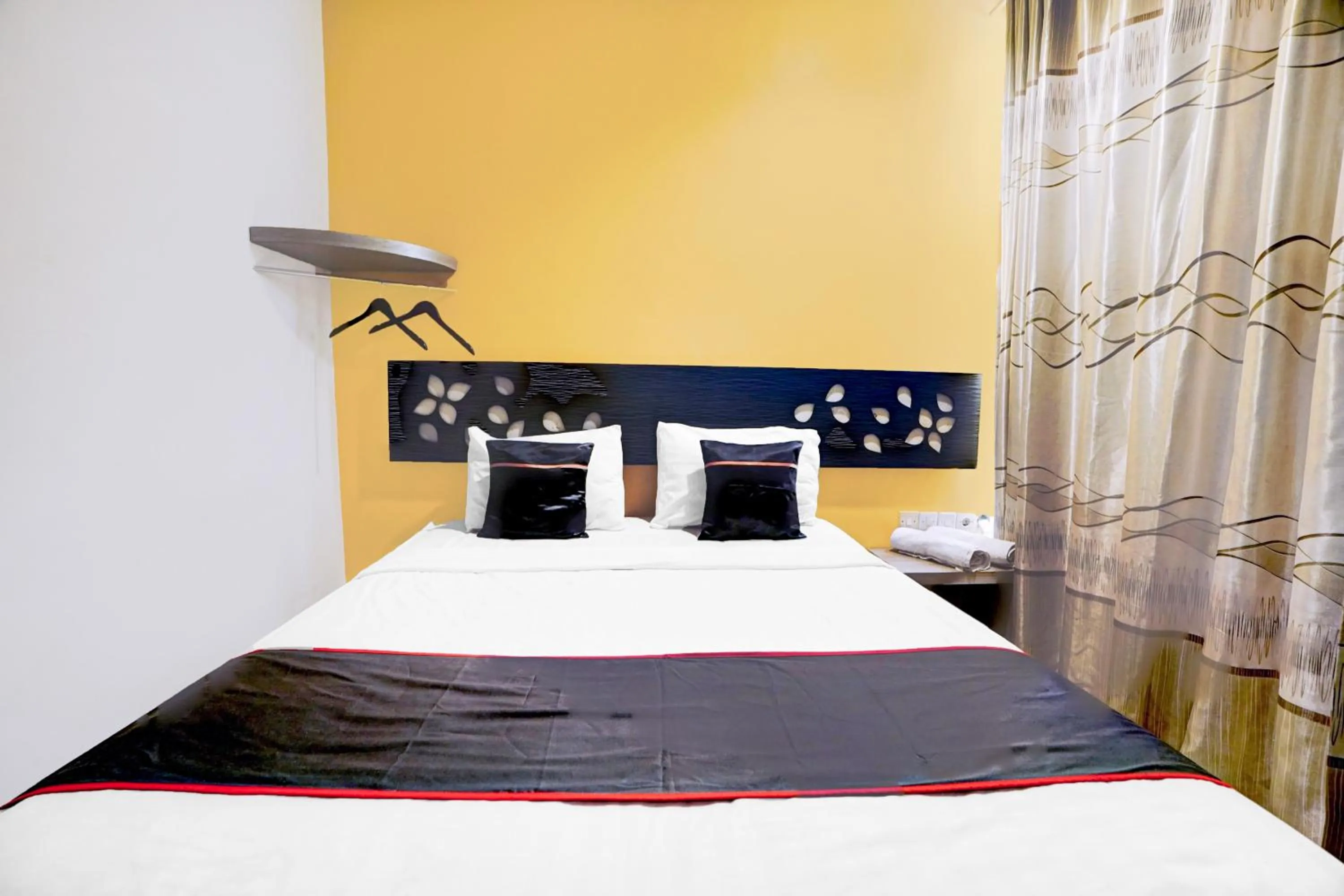 Bed in Hotel O Symphony Homestay Tlogomas