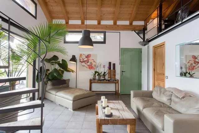 Communal lounge/ TV room in Skylark Bed & Breakfast