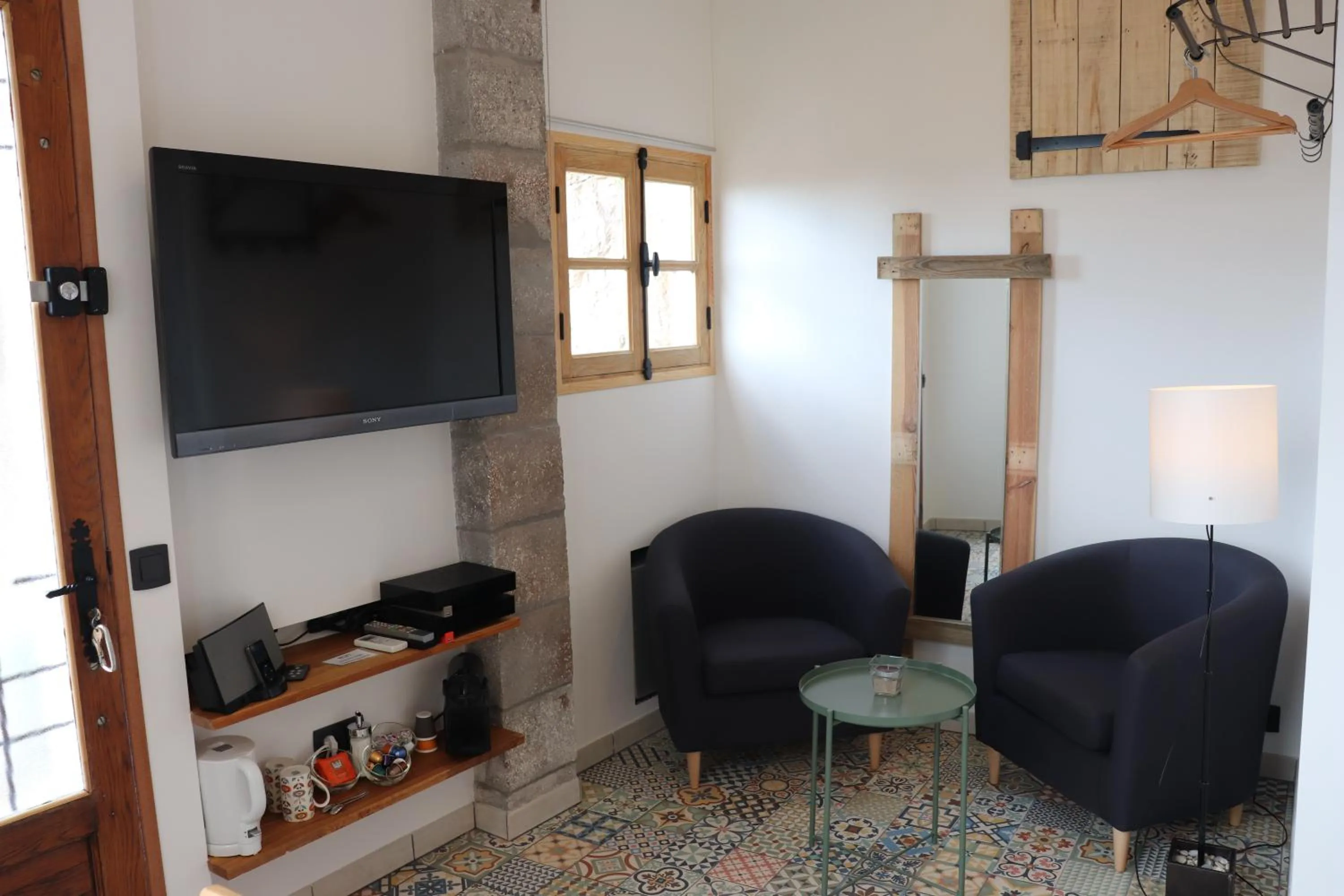 TV and multimedia in Skylark Bed & Breakfast