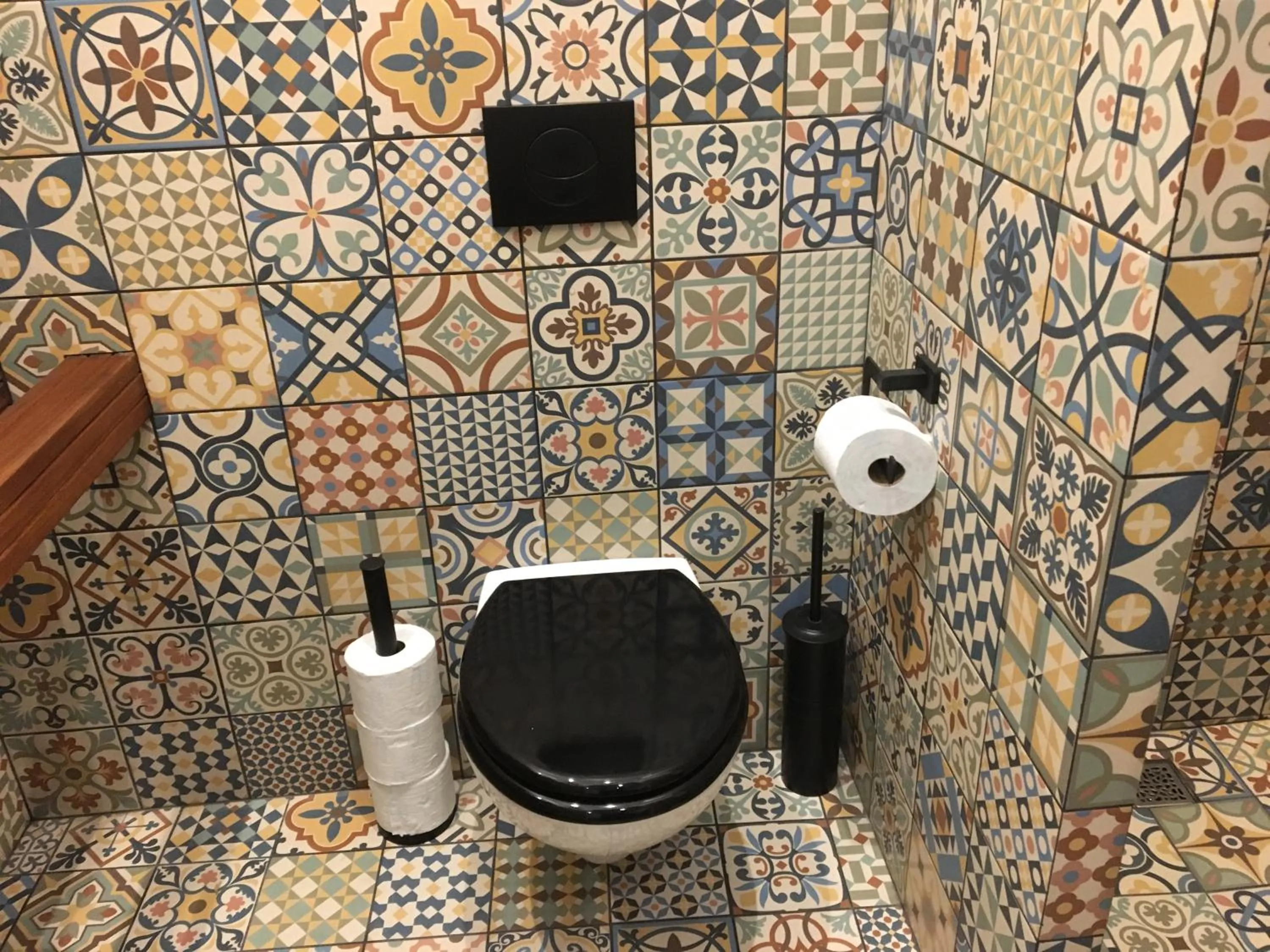 Toilet in Skylark Bed & Breakfast