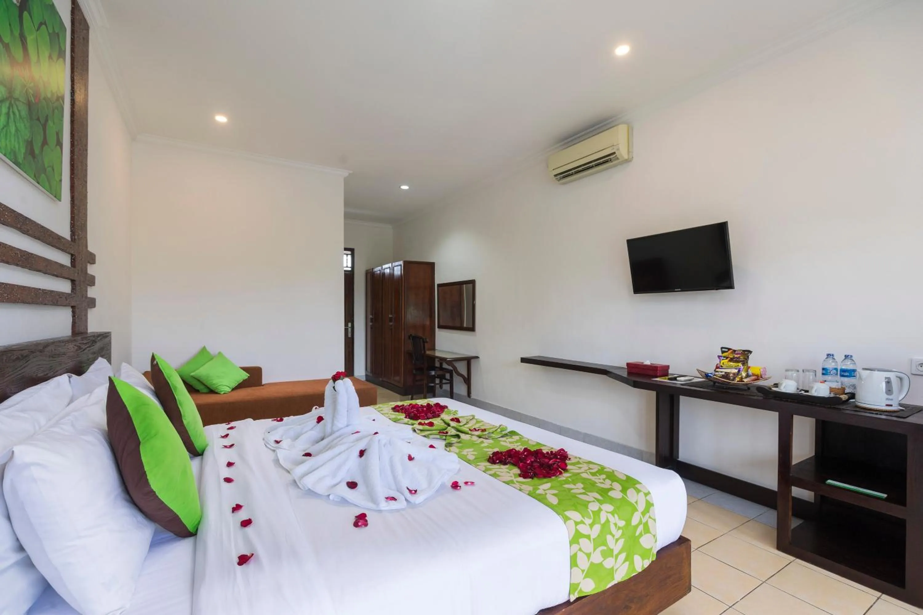 Photo of the whole room, Bed in Bali Wirasana Inn