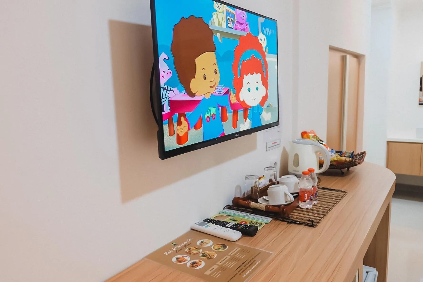 Communal lounge/ TV room in Bali Wirasana Inn