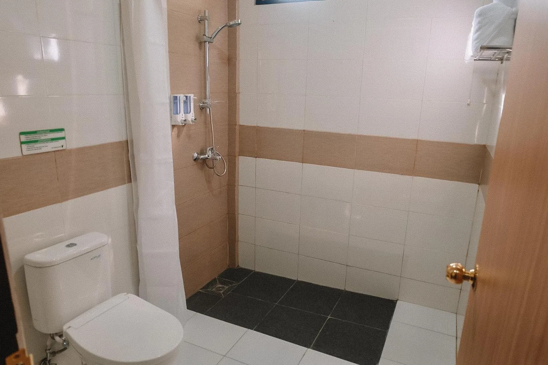 Shower in Bali Wirasana Inn