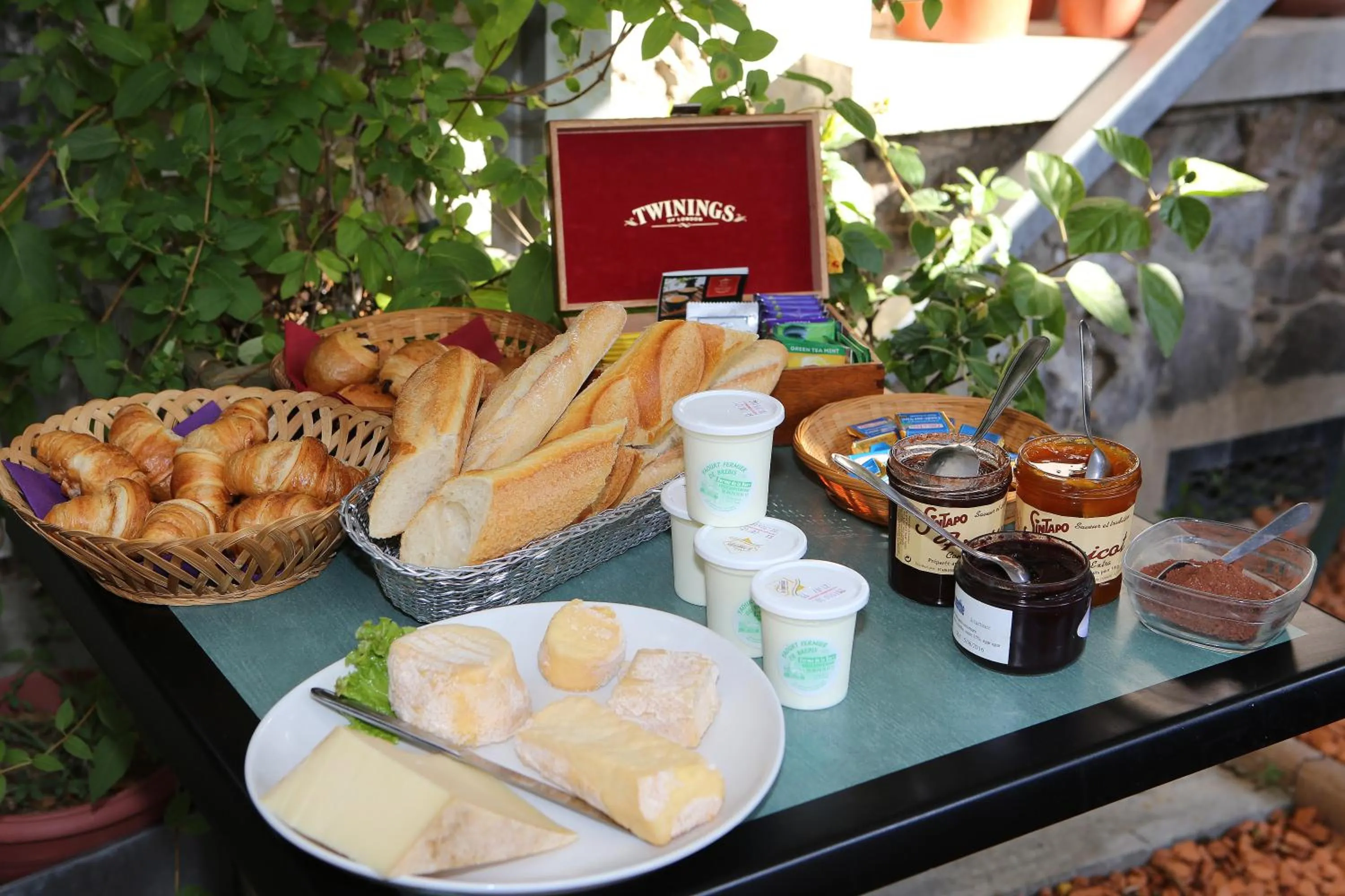 Food and drinks in Aux Pierres Magiques