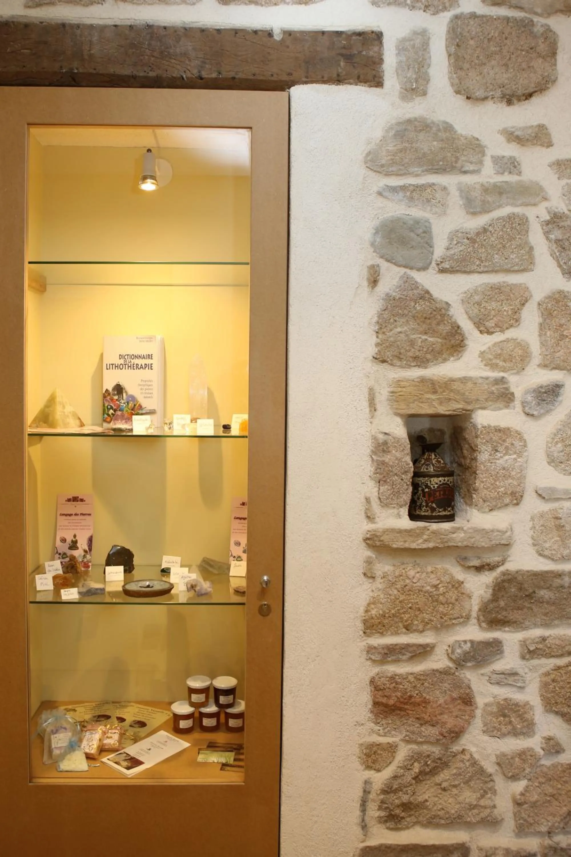 Decorative detail in Aux Pierres Magiques