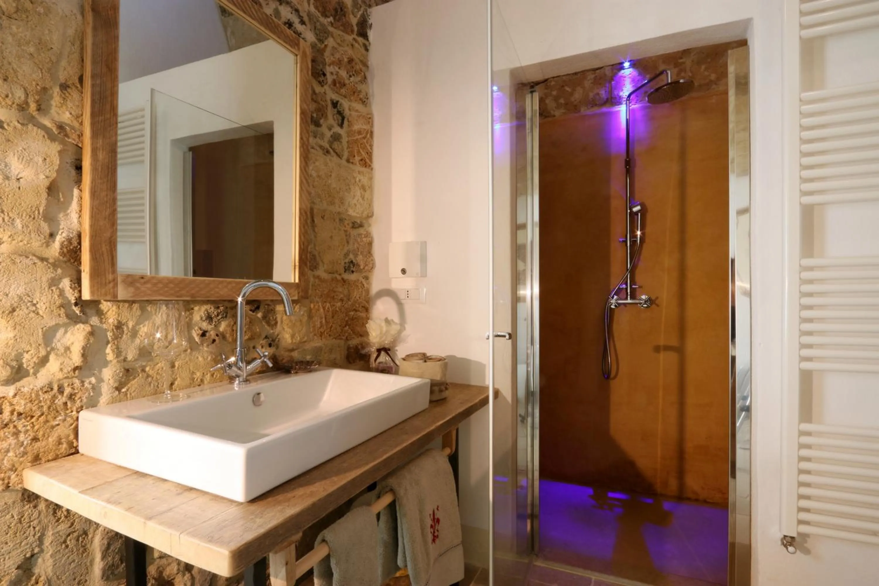 Shower in Masseria Fano Relais & Wine