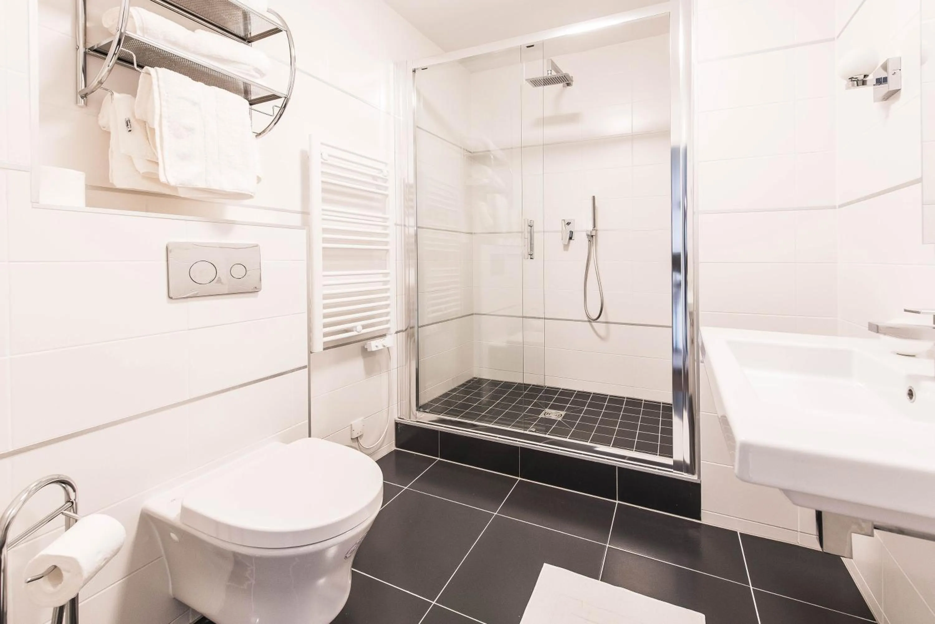 Bathroom in Les Appartements Paris Clichy