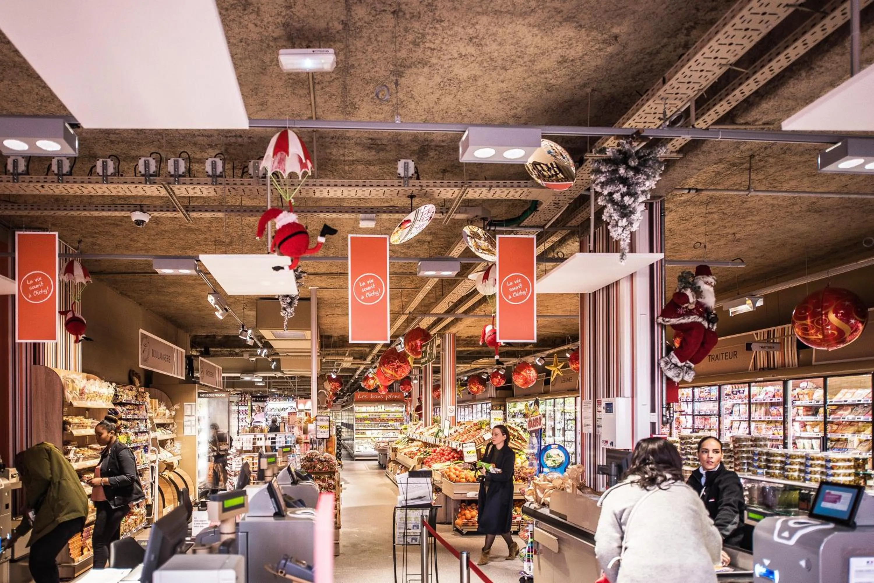 Supermarket/grocery shop in Les Appartements Paris Clichy