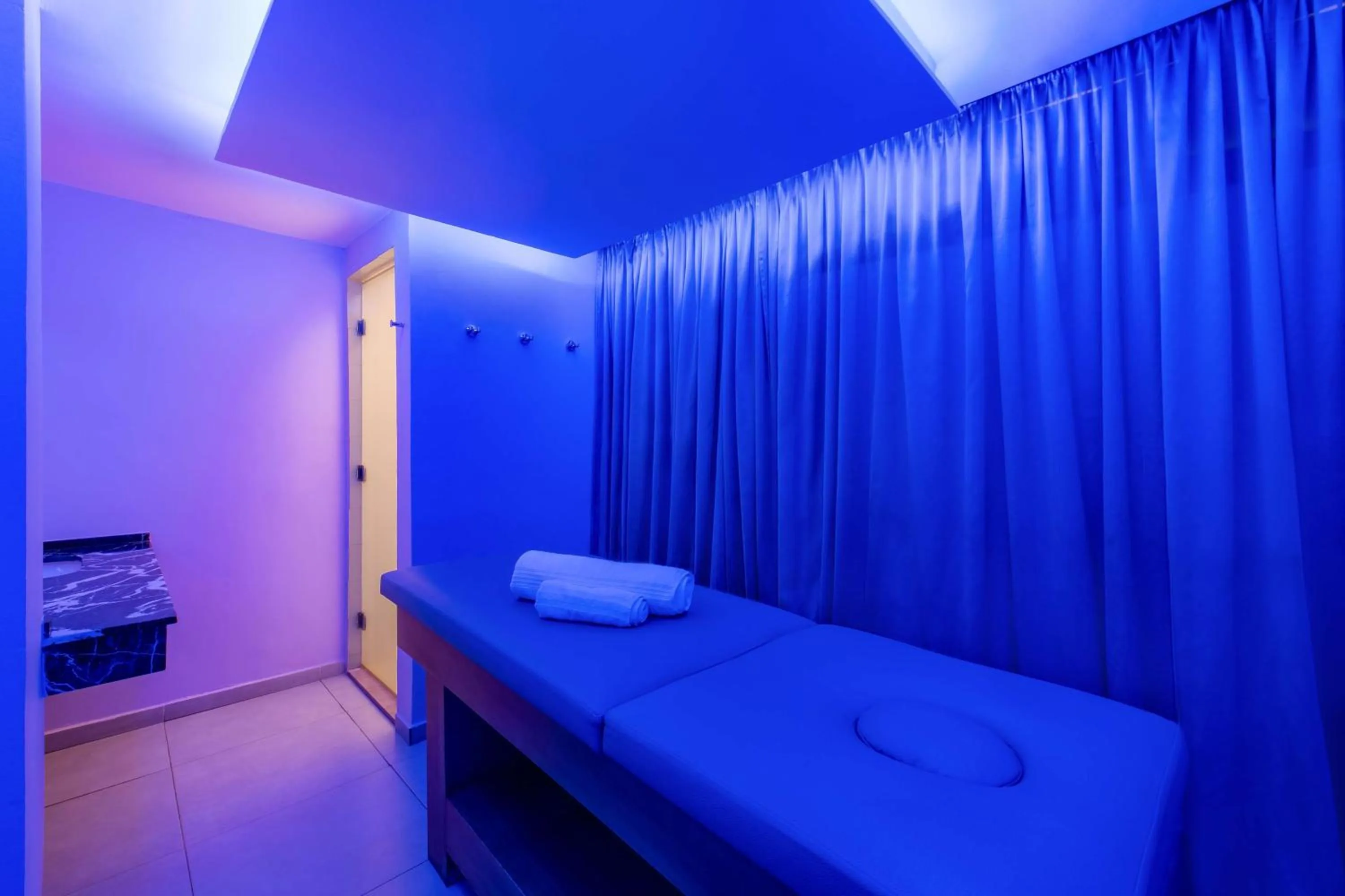 Spa and wellness centre/facilities, Bed in Radisson Blu Resort Taghazout Bay Surf Village