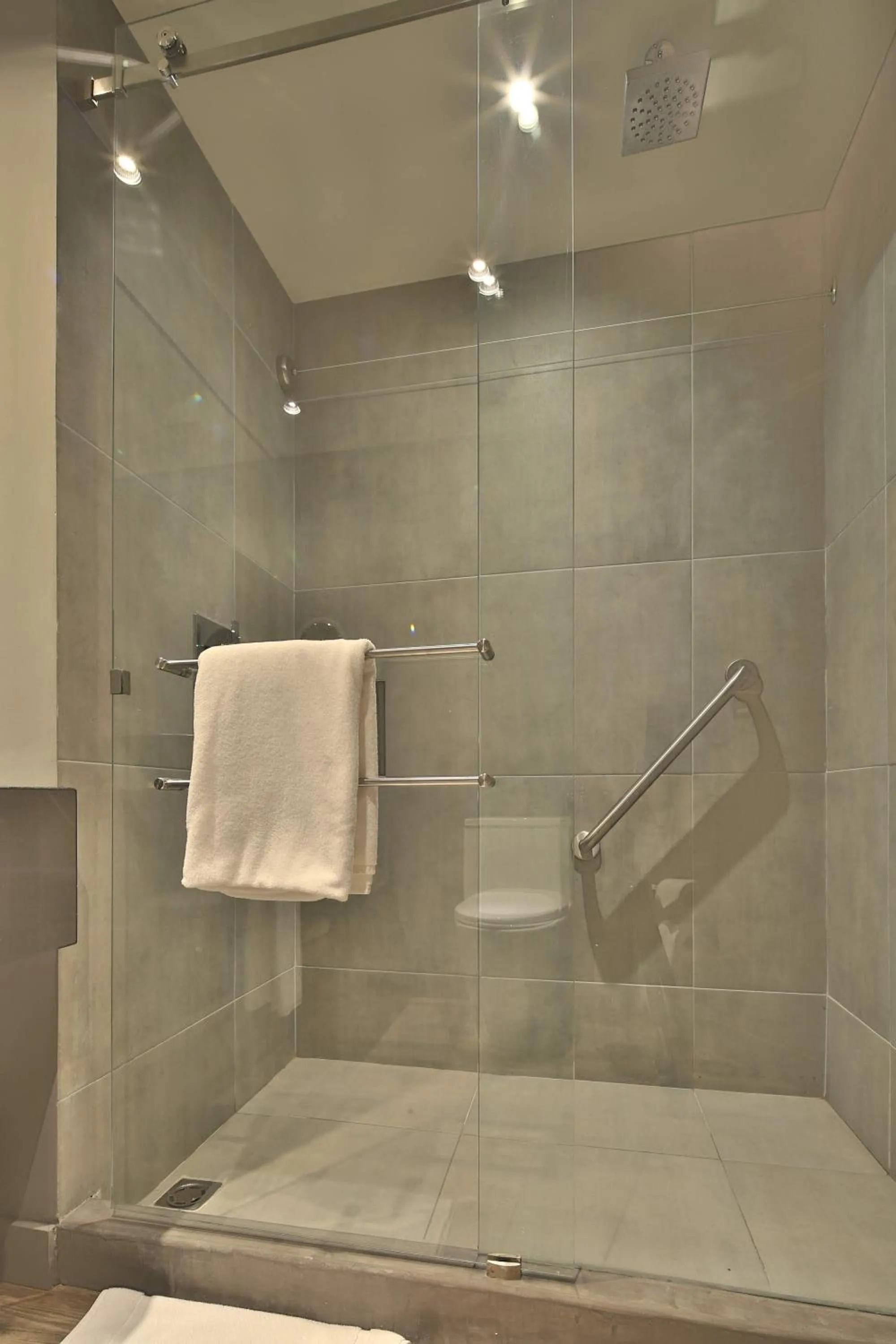 Shower in Movich Buro 51