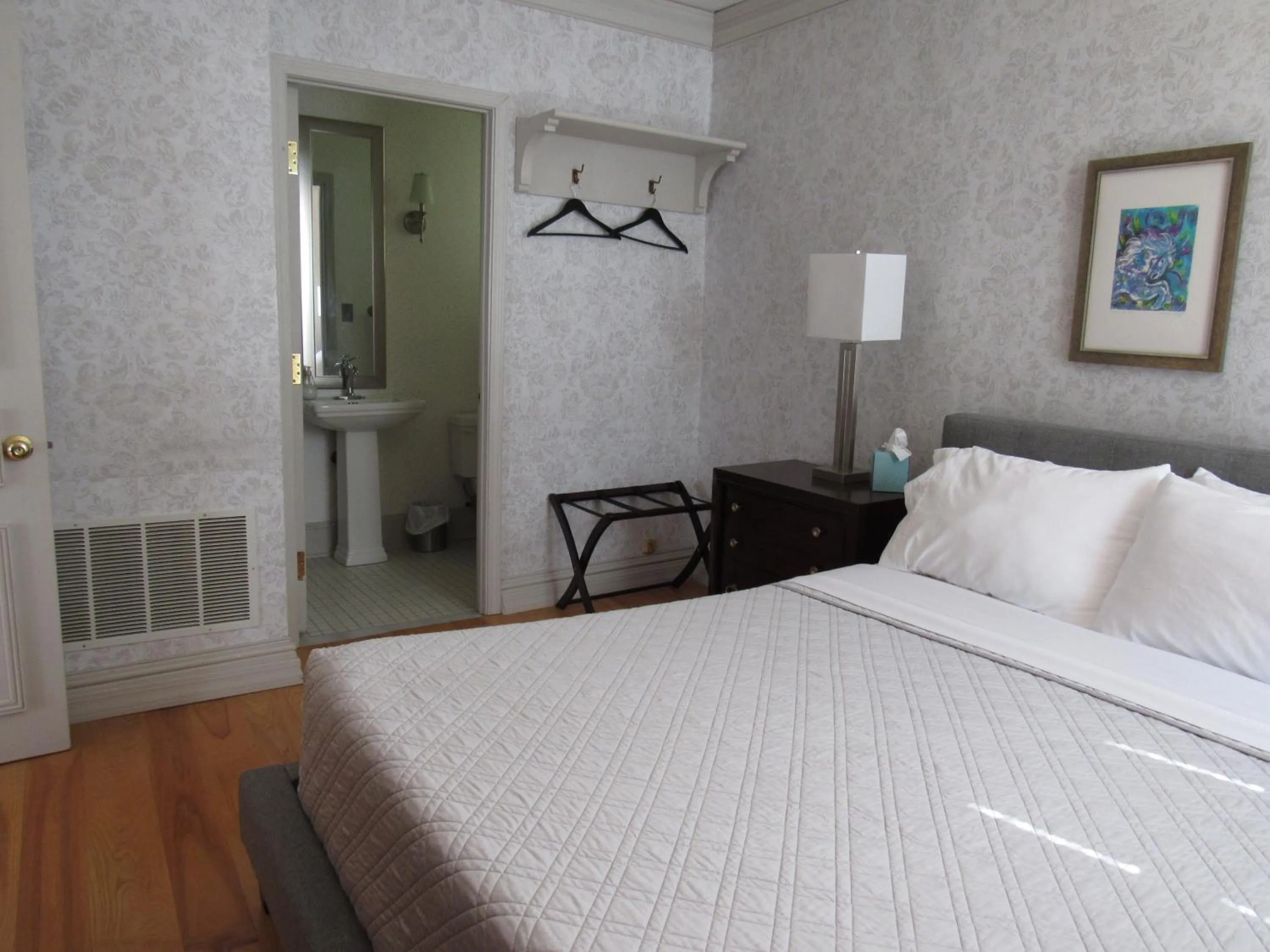 Photo of the whole room, Bed in Washington Park Inn