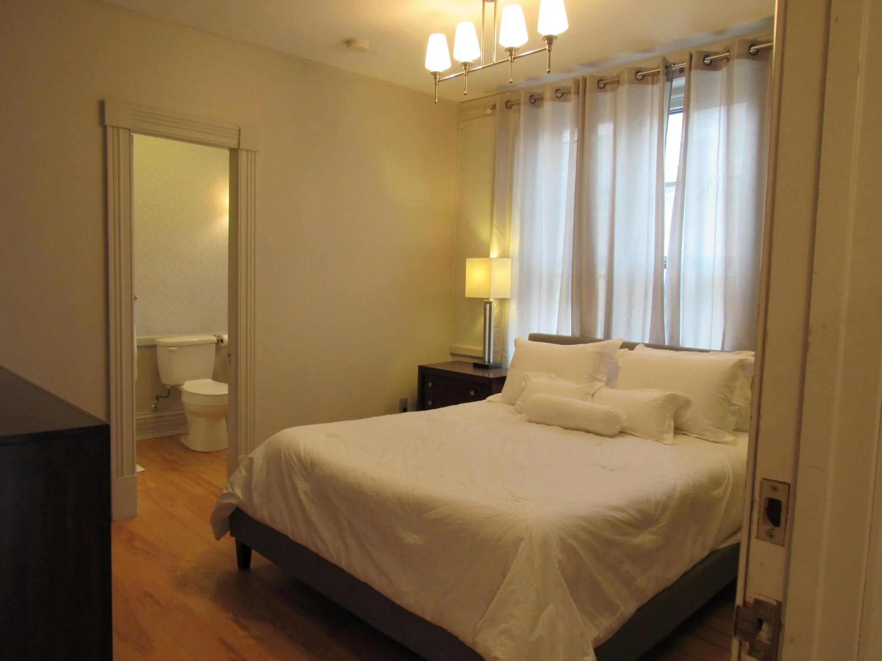 Bed in Washington Park Inn