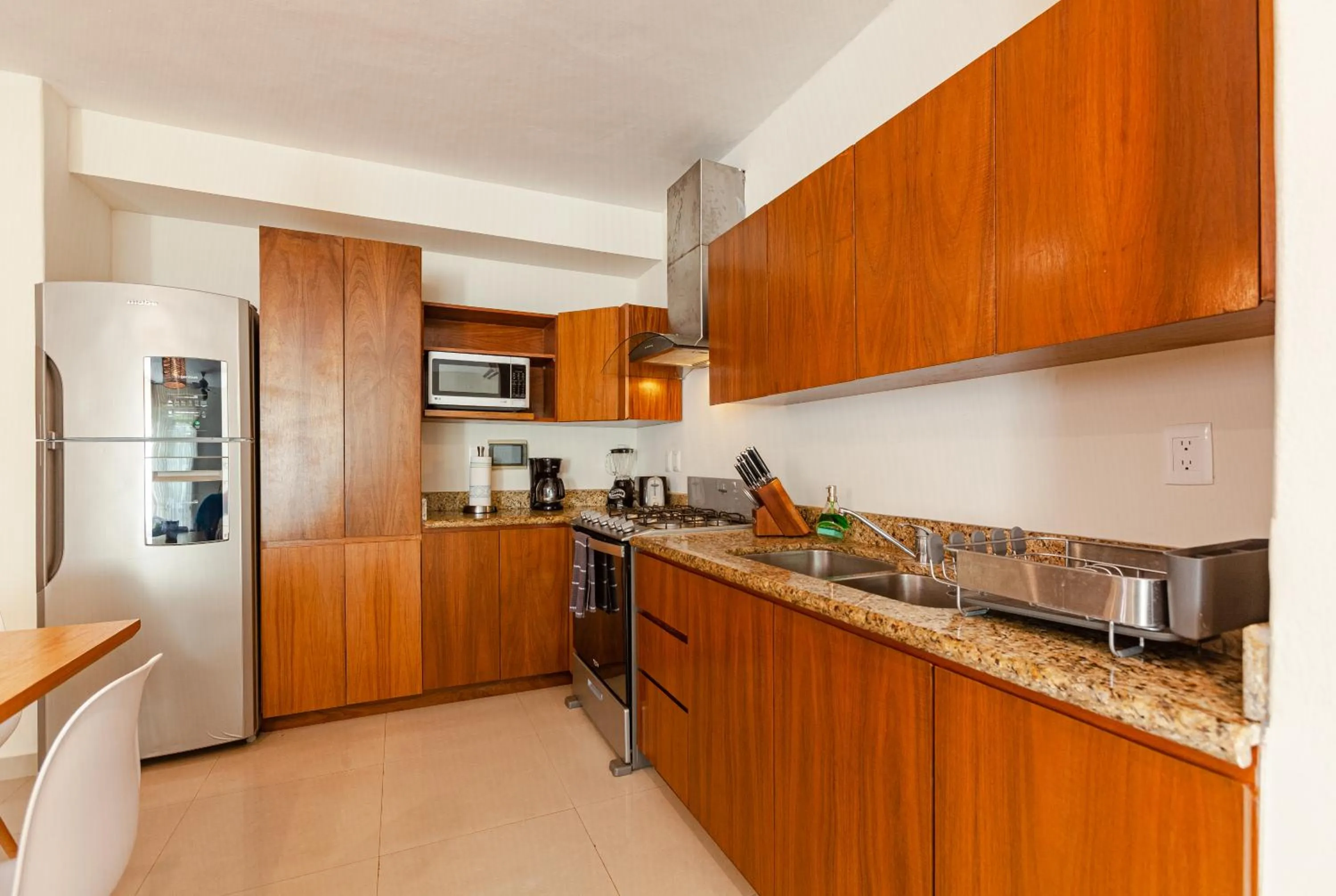 Kitchen or kitchenette in Via Tendenza Condos