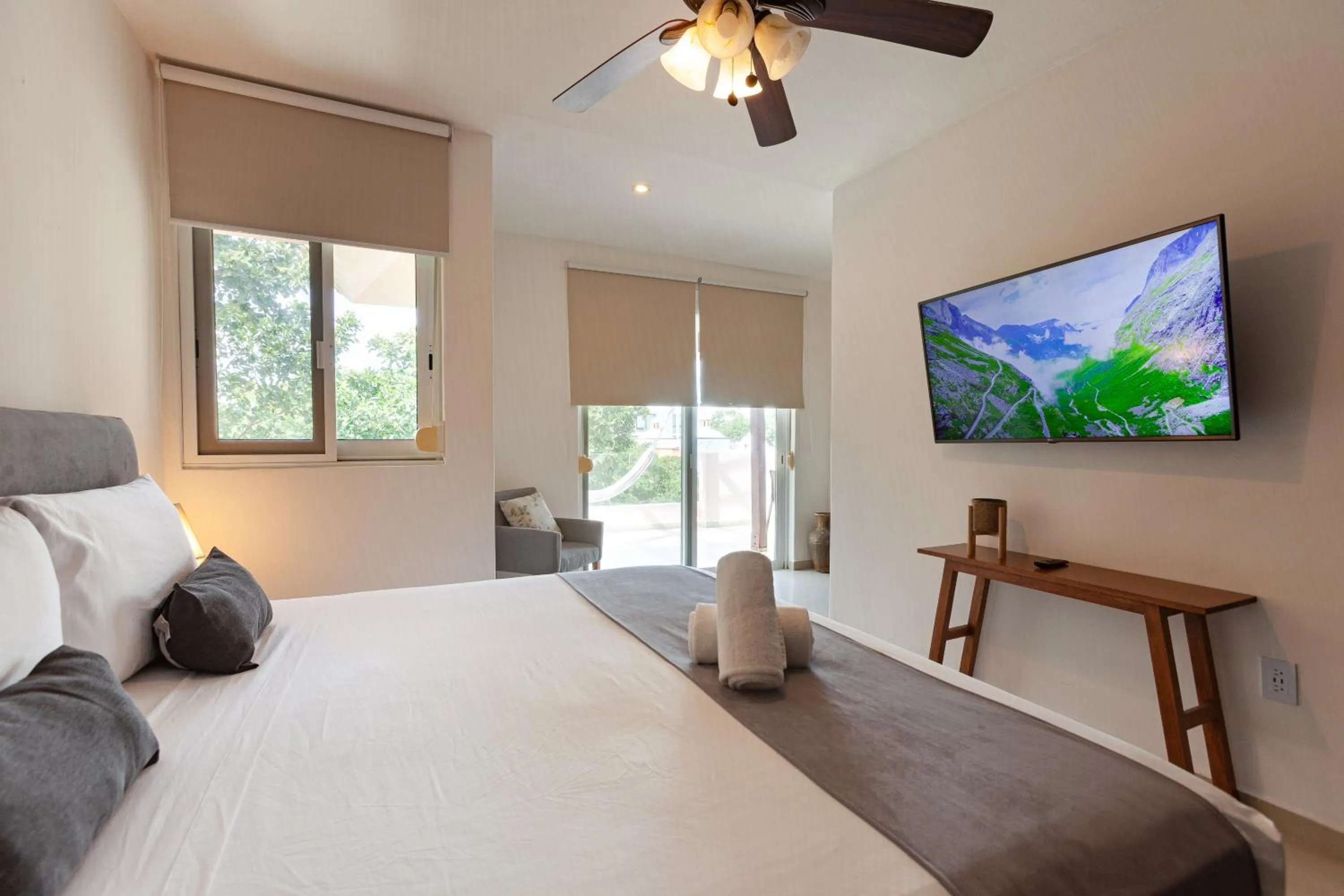 Bedroom, Bed in Via Tendenza Condos