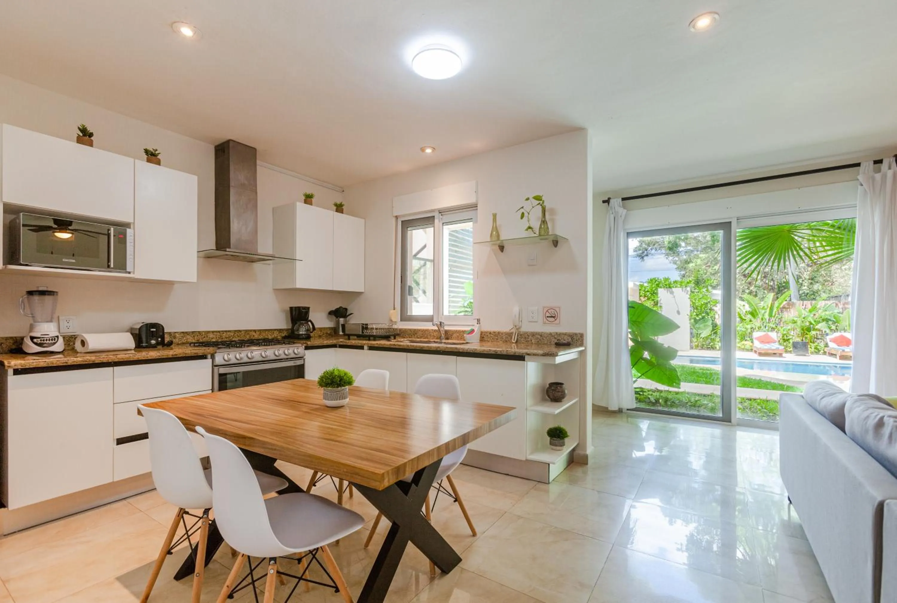 Kitchen or kitchenette in Via Tendenza Condos