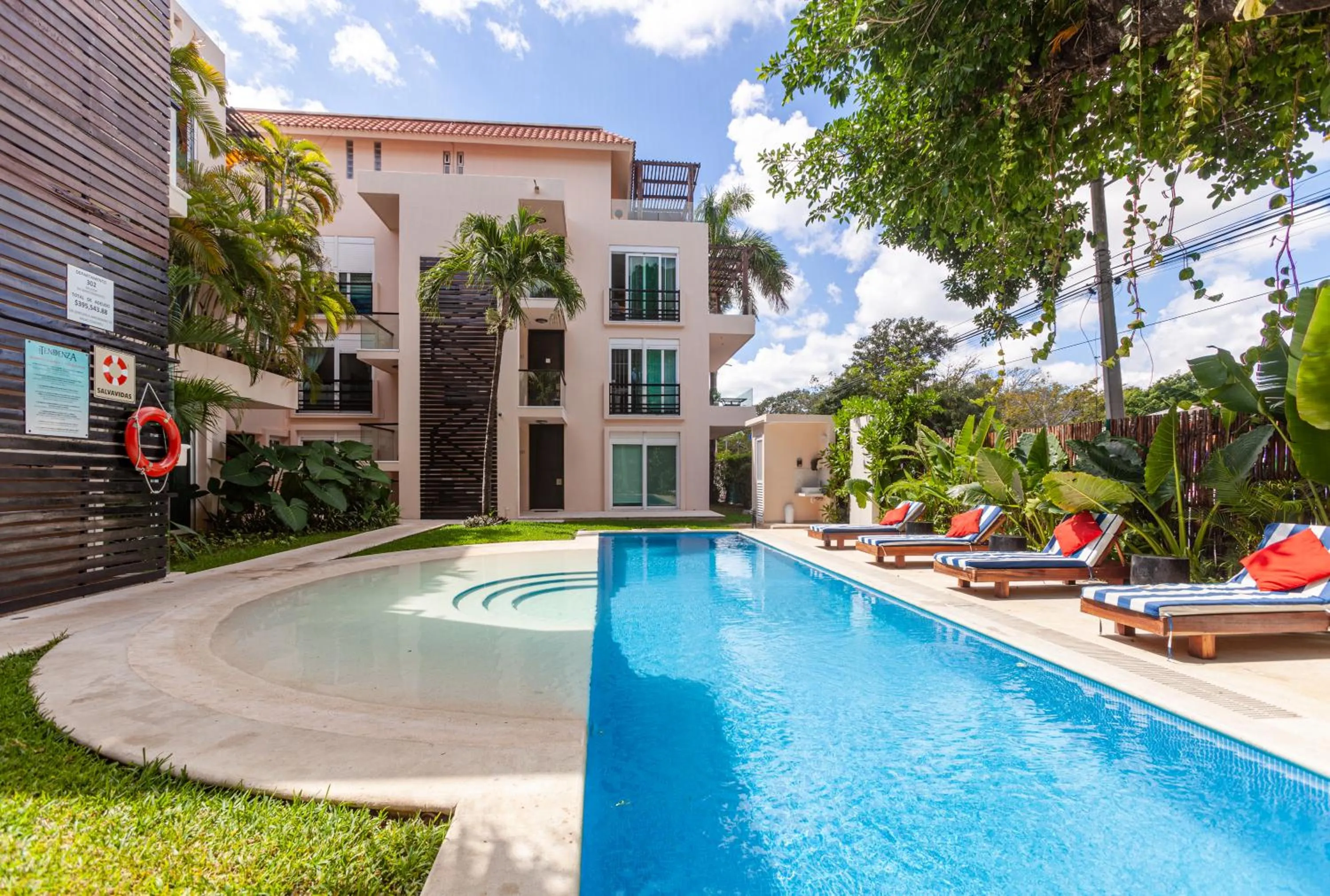 Swimming pool in Via Tendenza Condos