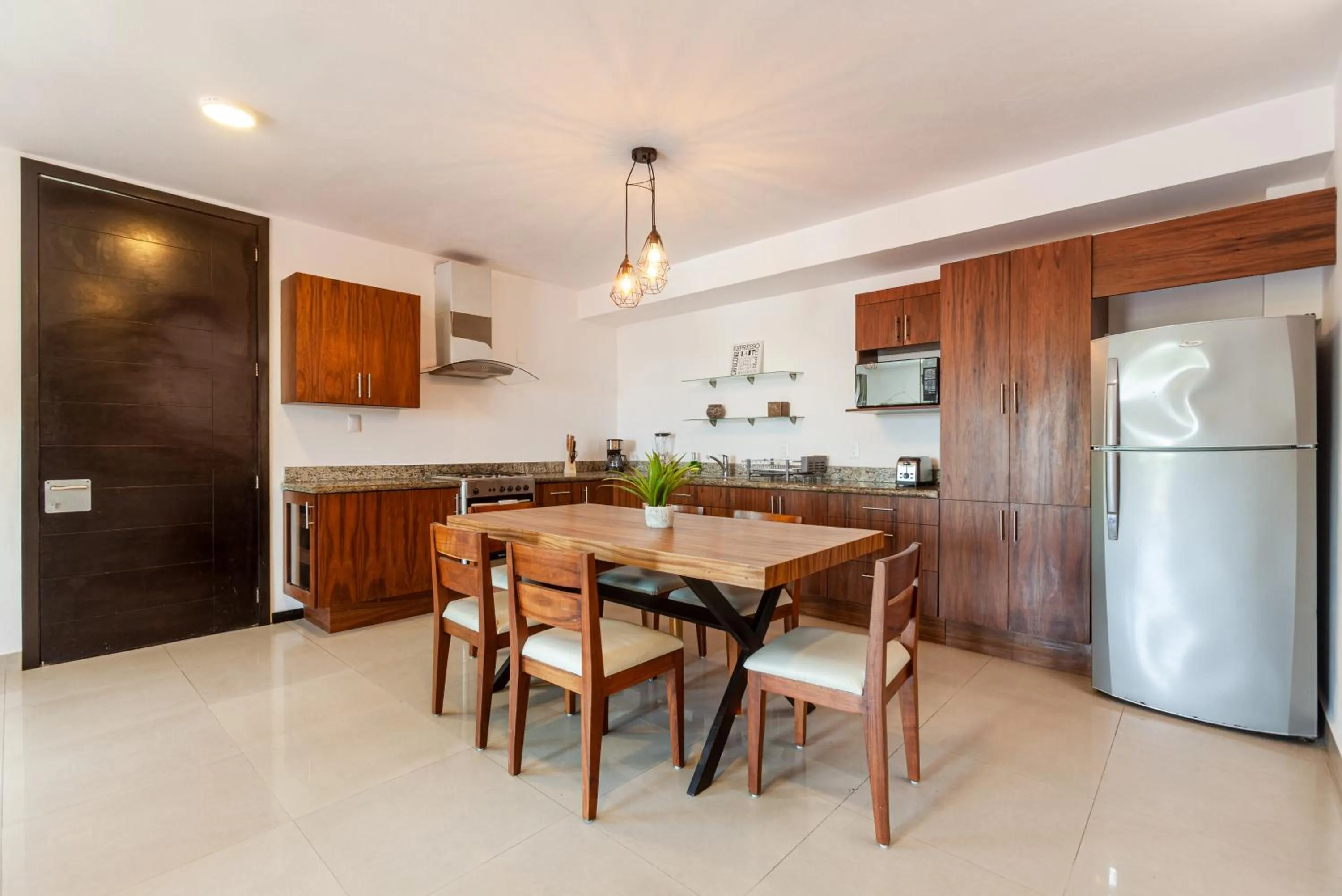 Kitchen or kitchenette in Via Tendenza Condos