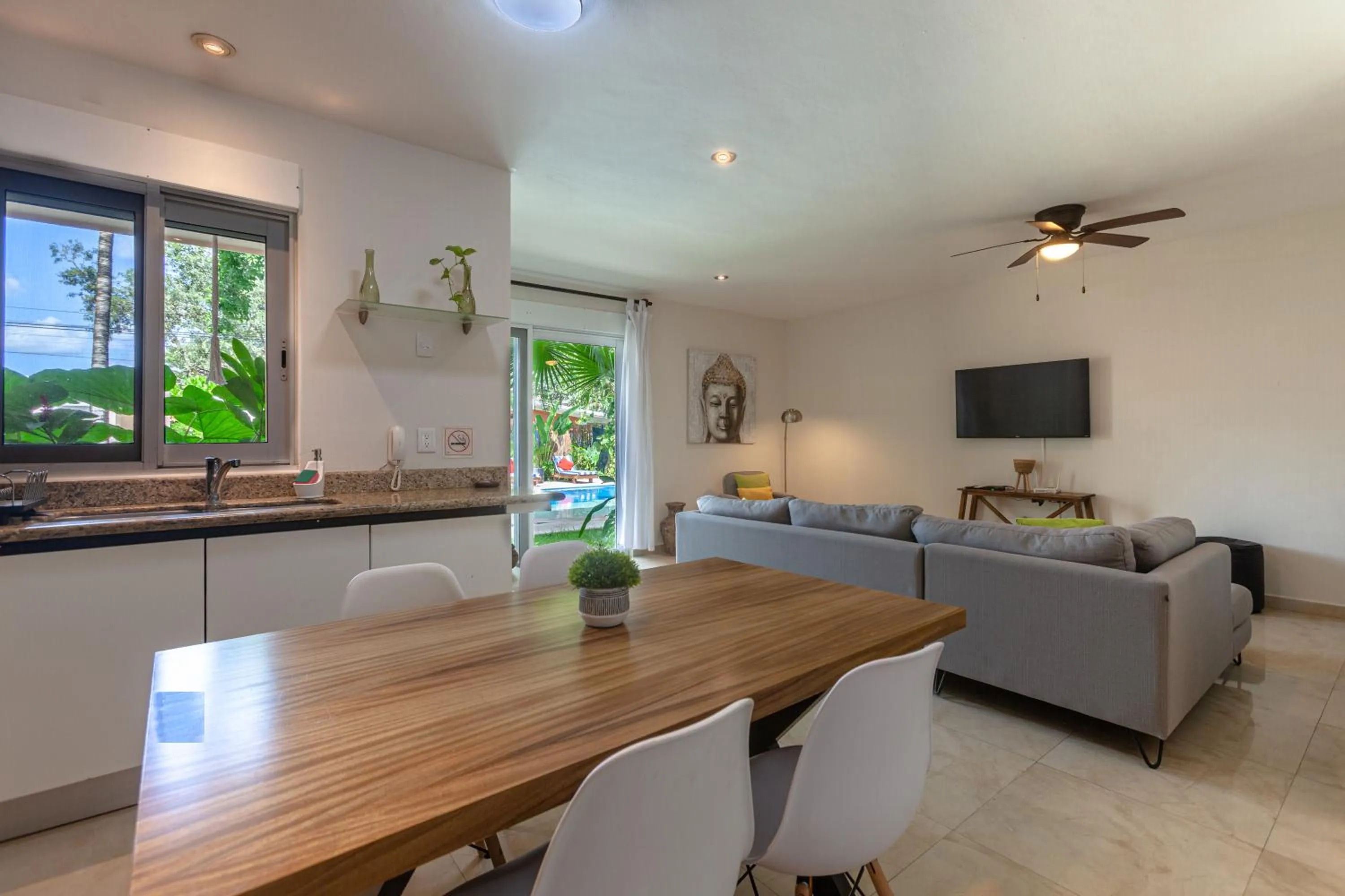 Kitchen or kitchenette in Via Tendenza Condos