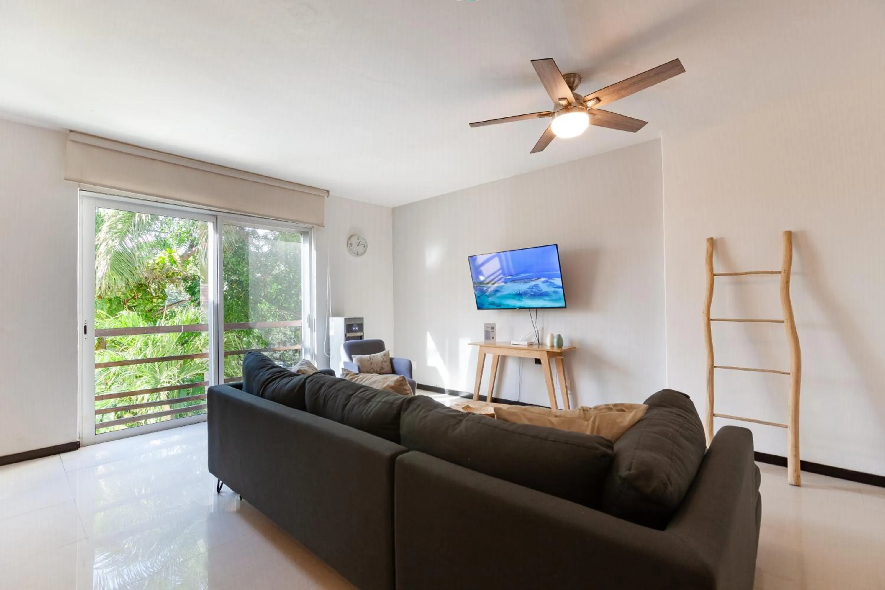 Communal lounge/ TV room in Via Tendenza Condos